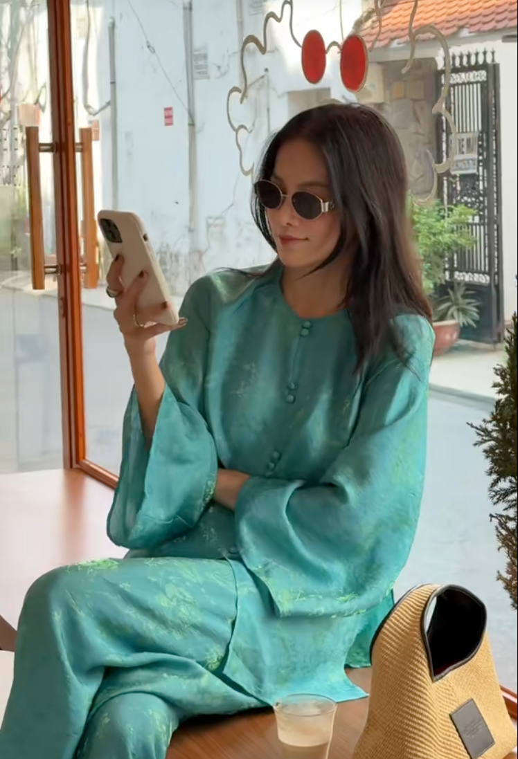 Ngoài áo dài, một trend đồ Tết chuẩn phú bà khiến phụ nữ tuổi 35+ mê mệt, được "chị bán gạo" lăng xê nhiệt tình- Ảnh 13.