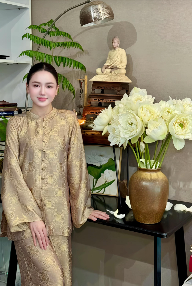 Ngoài áo dài, một trend đồ Tết chuẩn phú bà khiến phụ nữ tuổi 35+ mê mệt, được "chị bán gạo" lăng xê nhiệt tình- Ảnh 25.