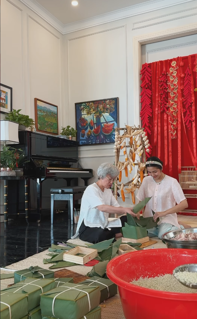 Ngoài áo dài, một trend đồ Tết chuẩn phú bà khiến phụ nữ tuổi 35+ mê mệt, được "chị bán gạo" lăng xê nhiệt tình- Ảnh 19.