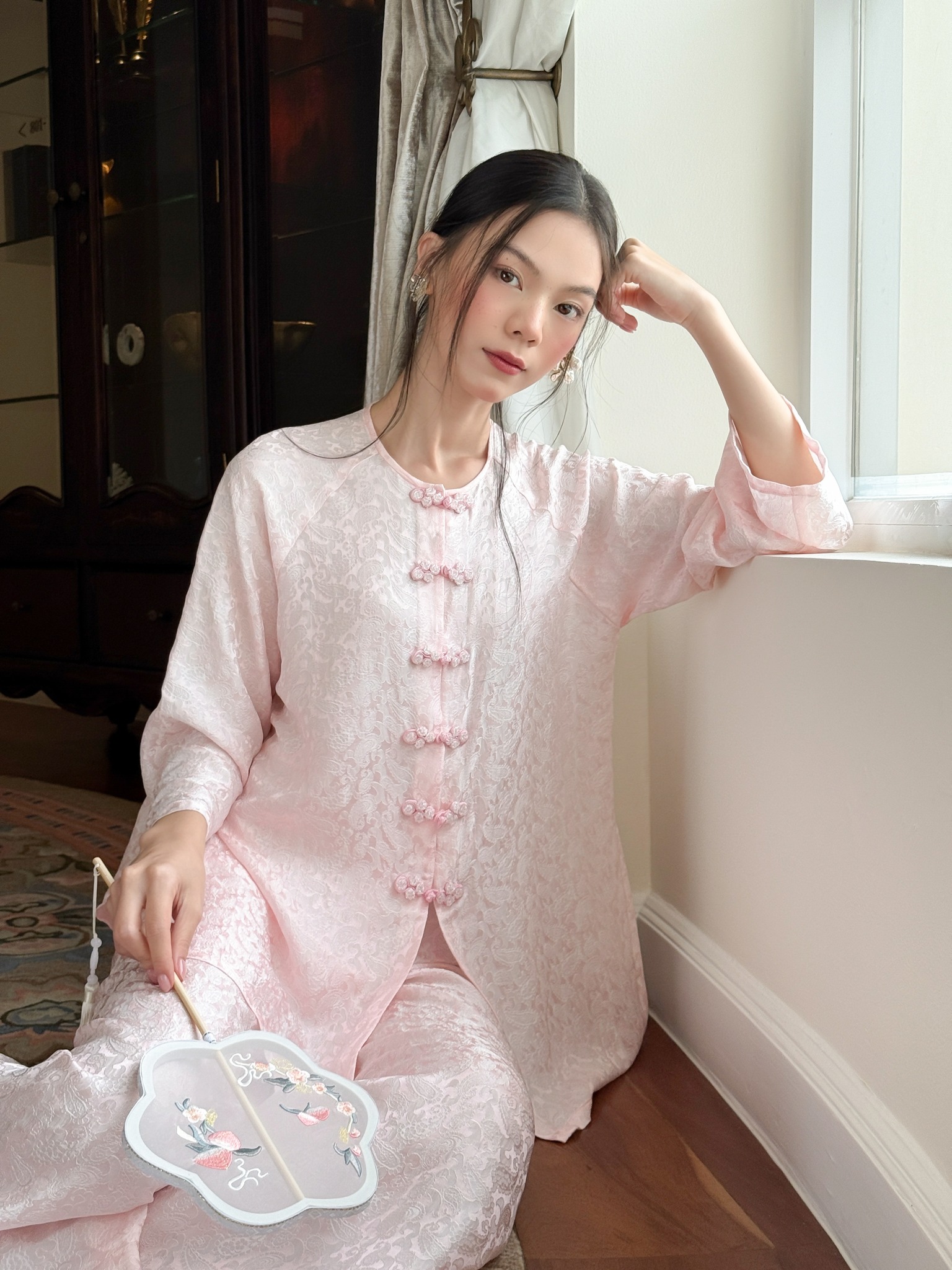 Ngoài áo dài, một trend đồ Tết chuẩn phú bà khiến phụ nữ tuổi 35+ mê mệt, được "chị bán gạo" lăng xê nhiệt tình- Ảnh 27.