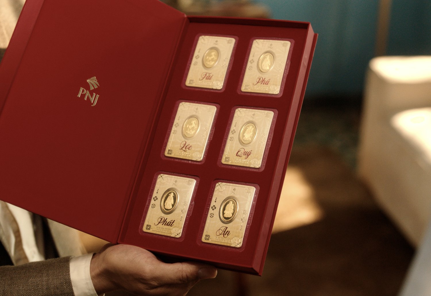 MV “Việc lớn”: Những nỗ lực của người lớn để con trẻ được "vui như Tết"- Ảnh 4.