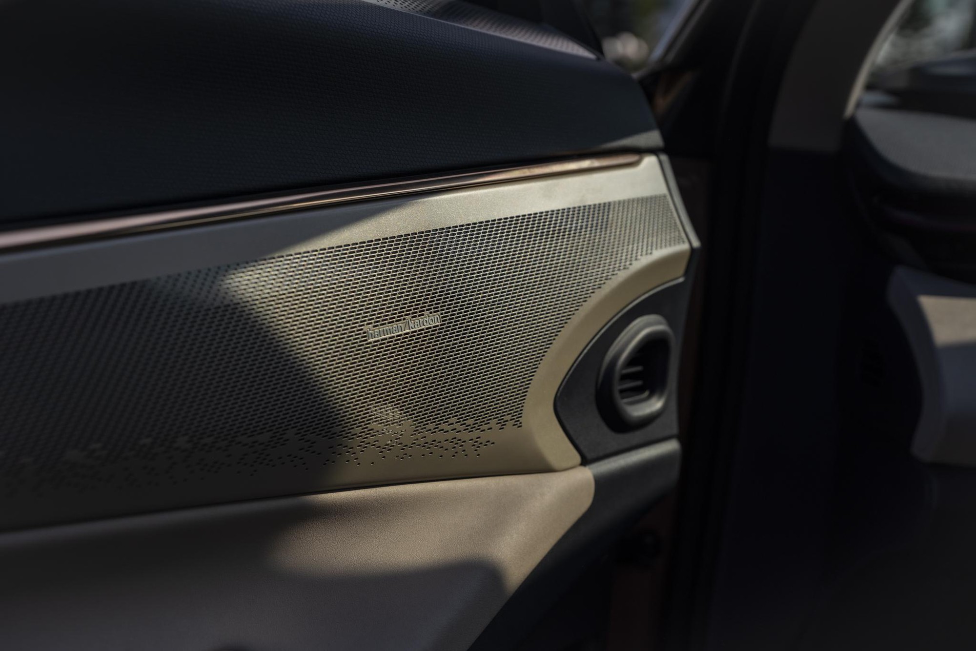 Chủ xe đánh giá trải nghiệm đáng tiền trên Lynk & Co 08 EM-P- Ảnh 4.