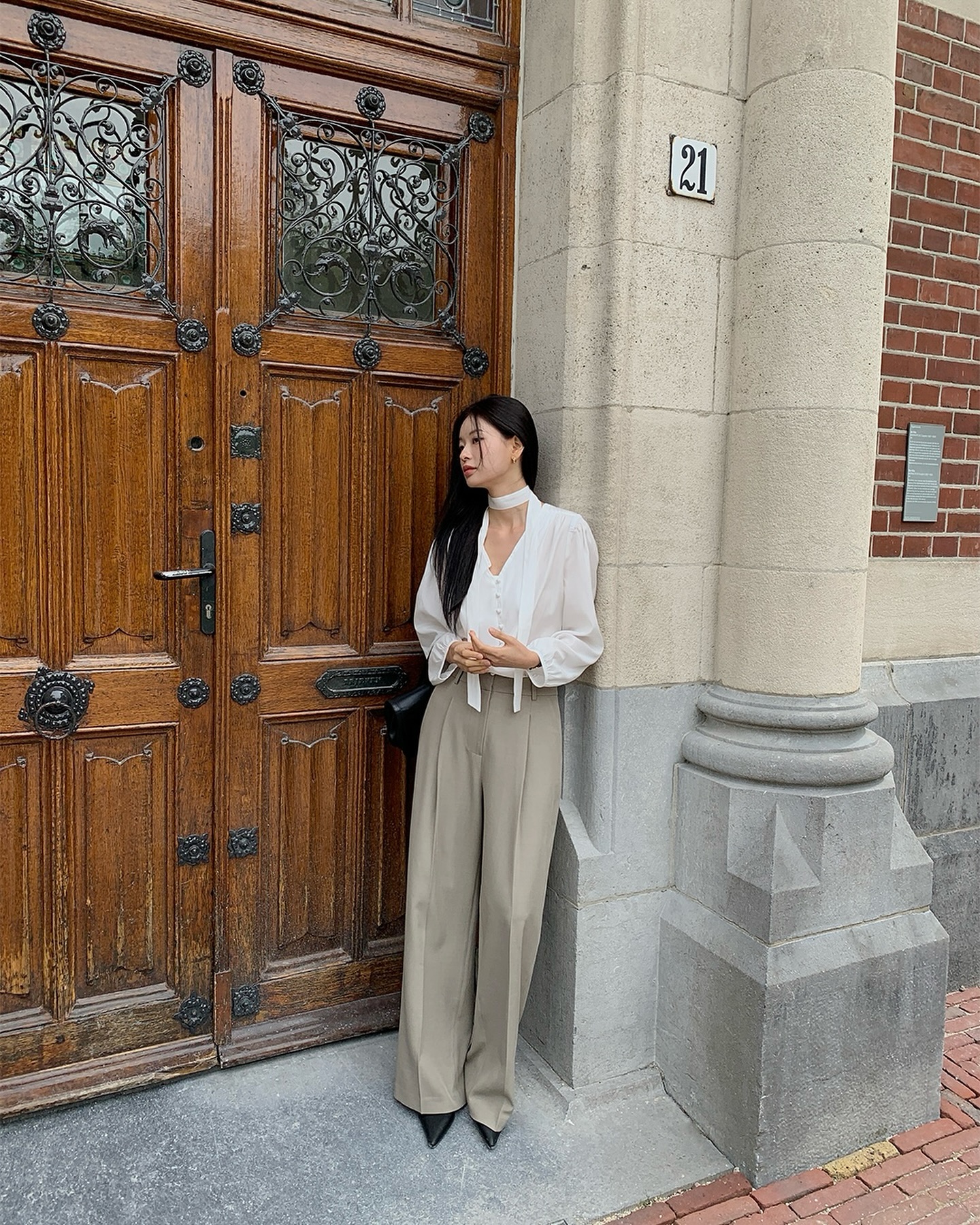 5 món thời trang công sở tôn dáng rất hiệu quả, mặc lên trông vừa cao ráo vừa thon gọn- Ảnh 6.