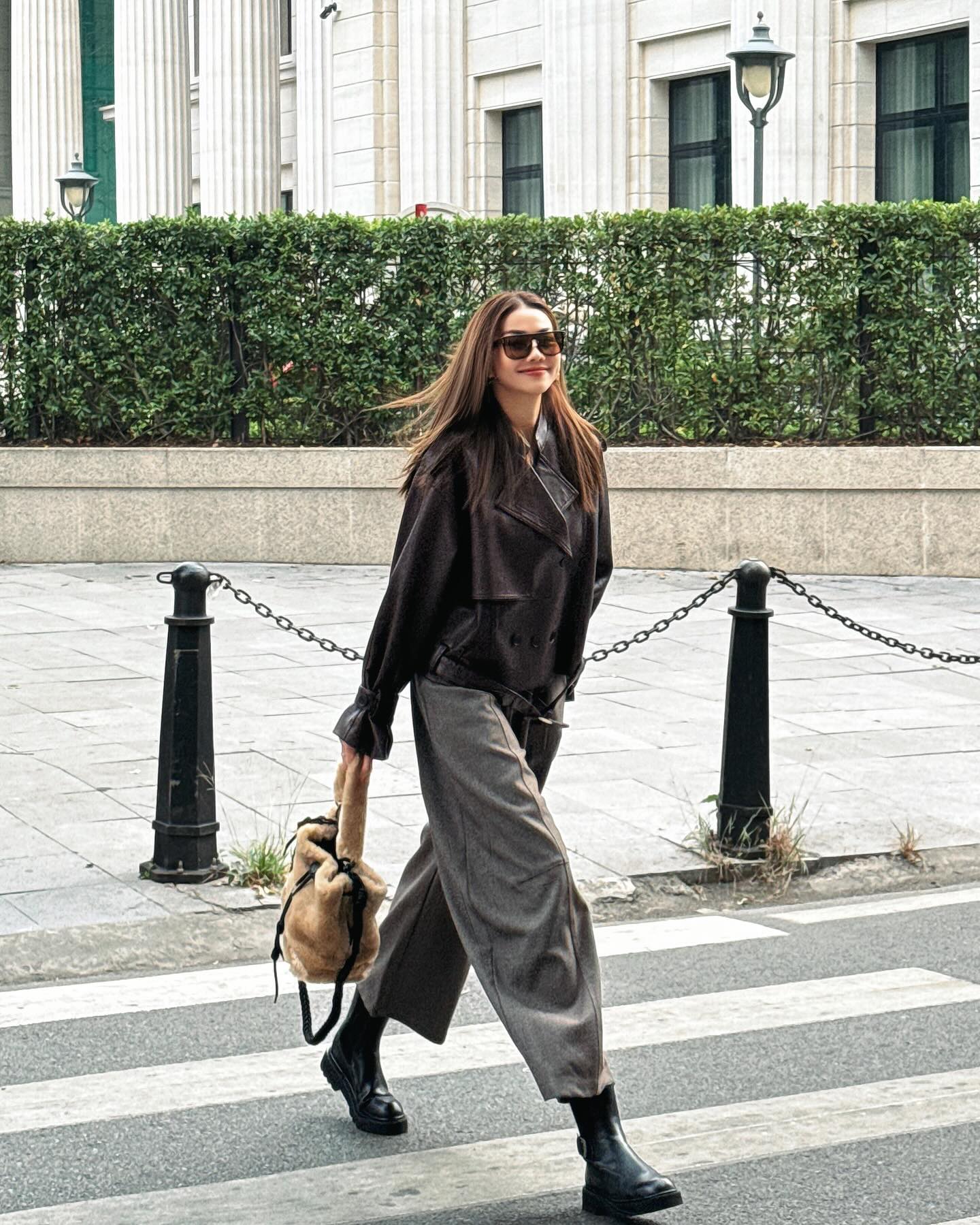 4 mẫu áo khoác hack tuổi tốt nhất dành cho phụ nữ ngoài 40- Ảnh 1.