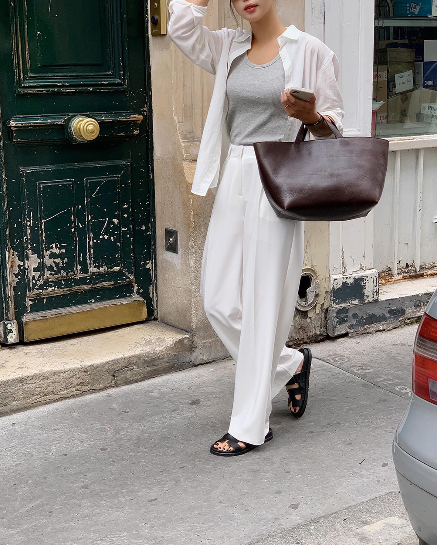 Không chỉ mỗi quần jeans mới hack tuổi, 4 item này cũng trẻ hóa phong cách cực tốt- Ảnh 9.