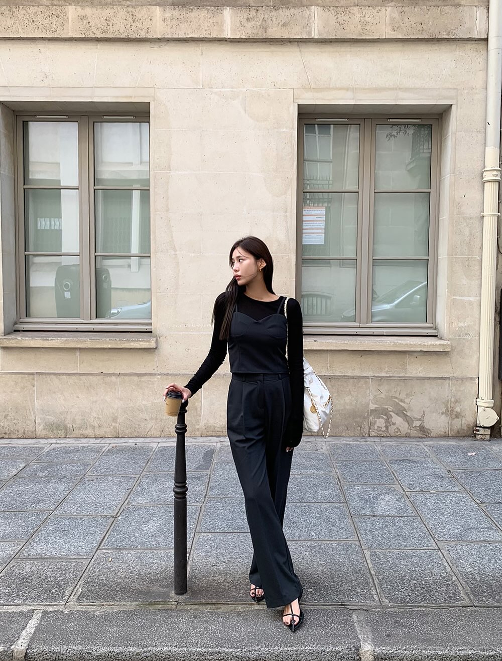 Hay mặc quần ống rộng, chị em chỉ cần biết đúng 3 bí kíp siêu tôn dáng- Ảnh 1.