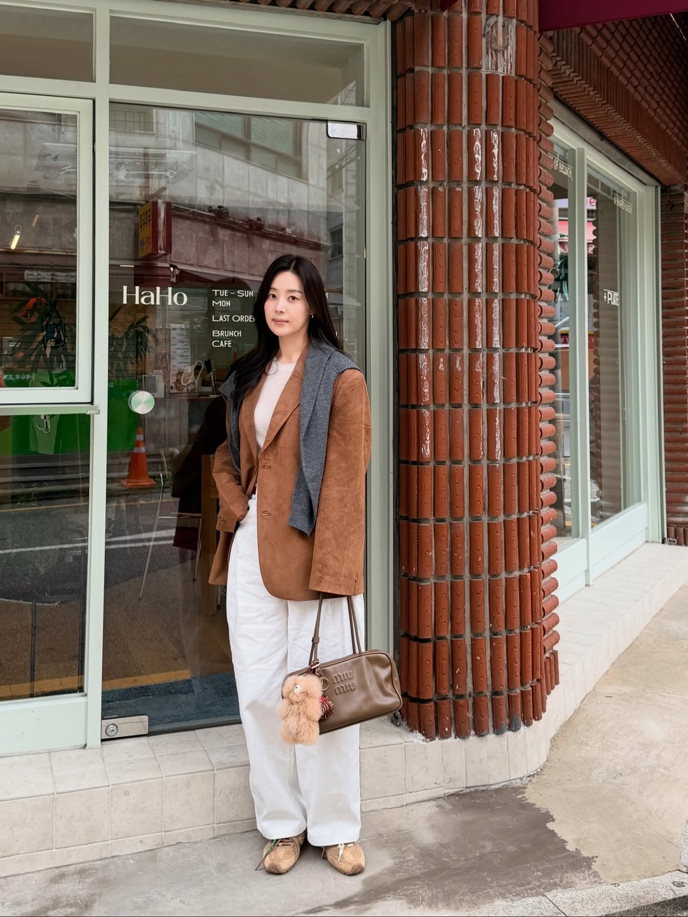 4 mẫu áo khoác hack tuổi tốt nhất dành cho phụ nữ ngoài 40- Ảnh 7.