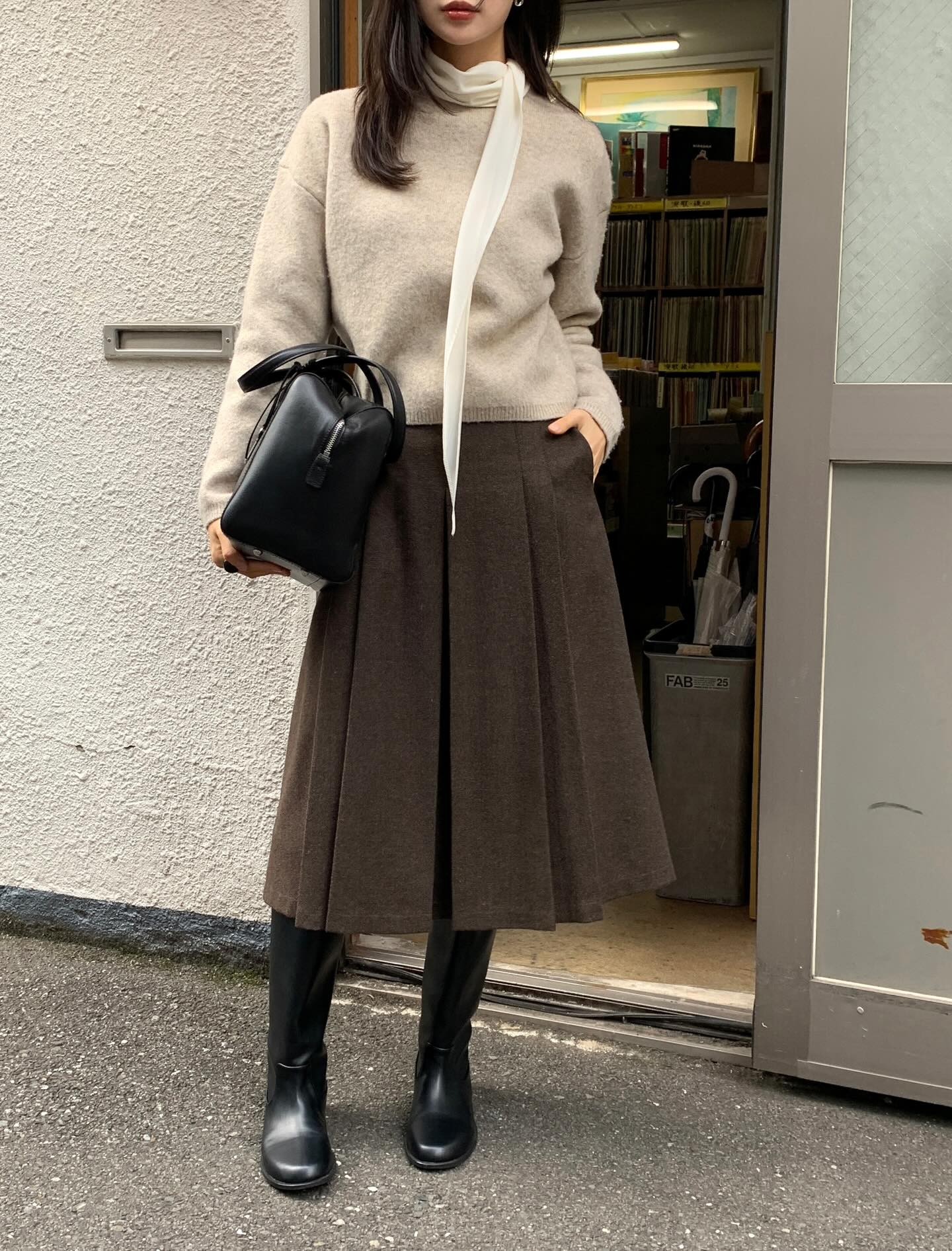 Trong muôn vàn mẫu chân váy, đây là 4 kiểu sang trọng nhất- Ảnh 10.