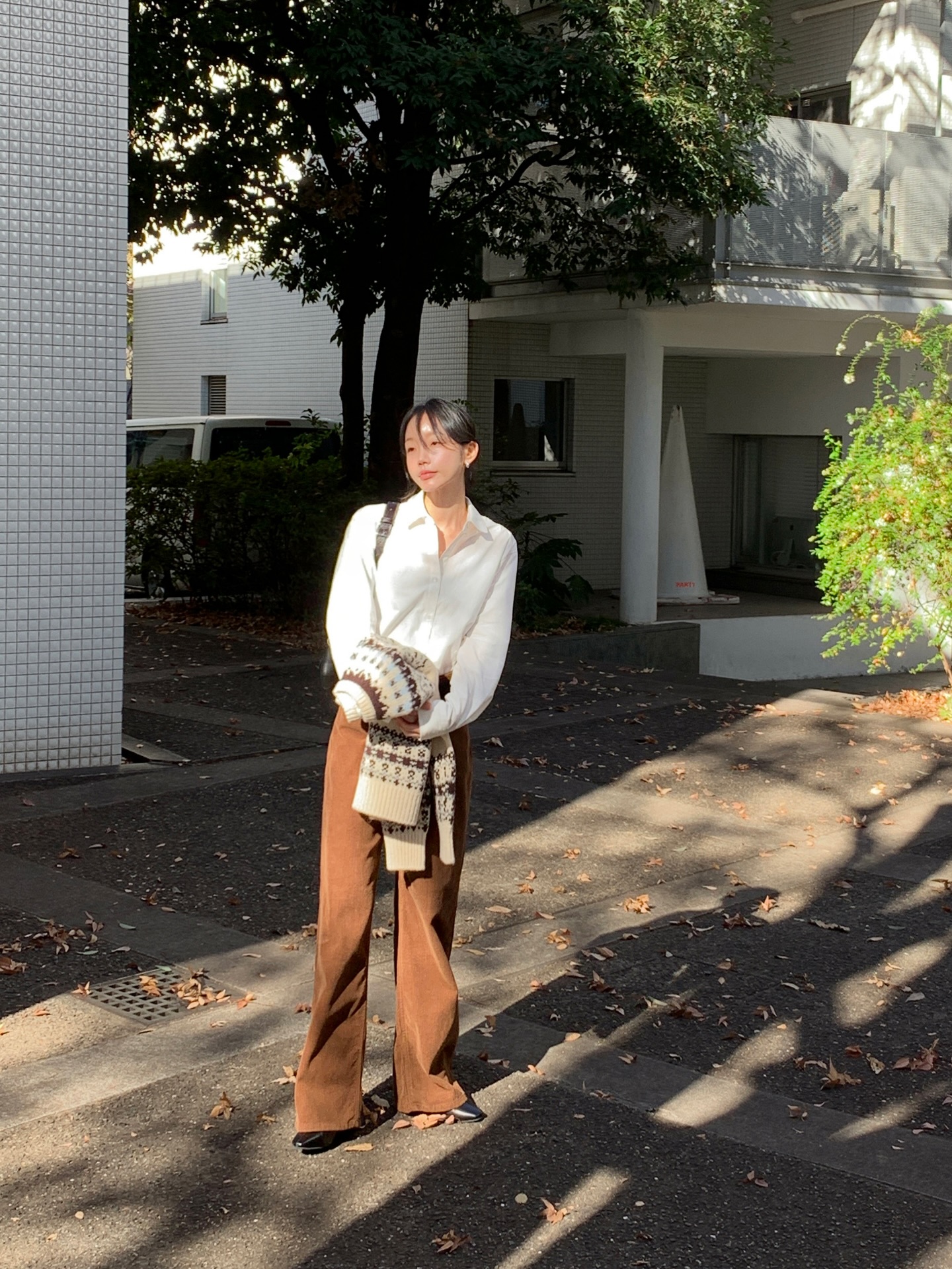 Không chỉ mỗi quần jeans mới hack tuổi, 4 item này cũng trẻ hóa phong cách cực tốt- Ảnh 4.