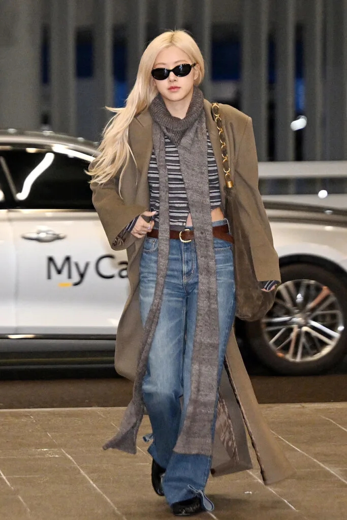 Hình mẫu mặc quần jeans đỉnh cao chính là Rosé: Phối đồ tối giản nhưng sang tới từng set- Ảnh 8.