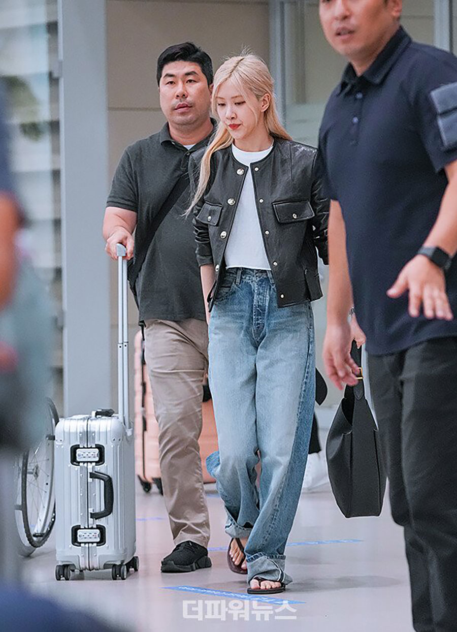 Hình mẫu mặc quần jeans đỉnh cao chính là Rosé: Phối đồ tối giản nhưng sang tới từng set- Ảnh 9.