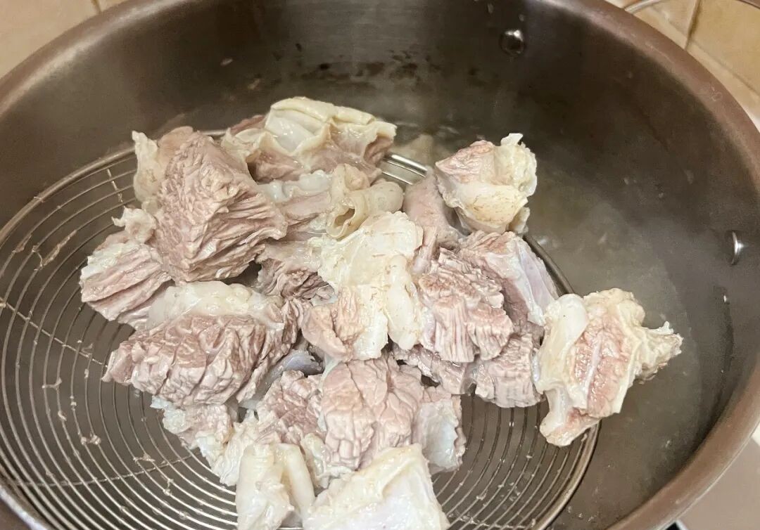 Mẹ tôi thường nấu món bún này: Mùi thơm lan tỏa, ngon đến nỗi cả nhà ăn hết sạch không còn một giọt nước dùng- Ảnh 4. Mẹ tôi thường nấu món bún này: Mùi thơm lan tỏa, ngon đến nỗi cả nhà ăn hết sạch không còn một giọt nước dùng- Ảnh 4.