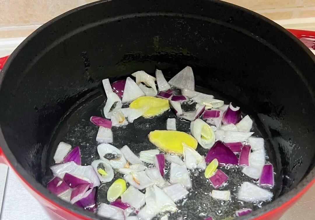 Mẹ tôi thường nấu món bún này: Mùi thơm lan tỏa, ngon đến nỗi cả nhà ăn hết sạch không còn một giọt nước dùng- Ảnh 6. Mẹ tôi thường nấu món bún này: Mùi thơm lan tỏa, ngon đến nỗi cả nhà ăn hết sạch không còn một giọt nước dùng- Ảnh 6.