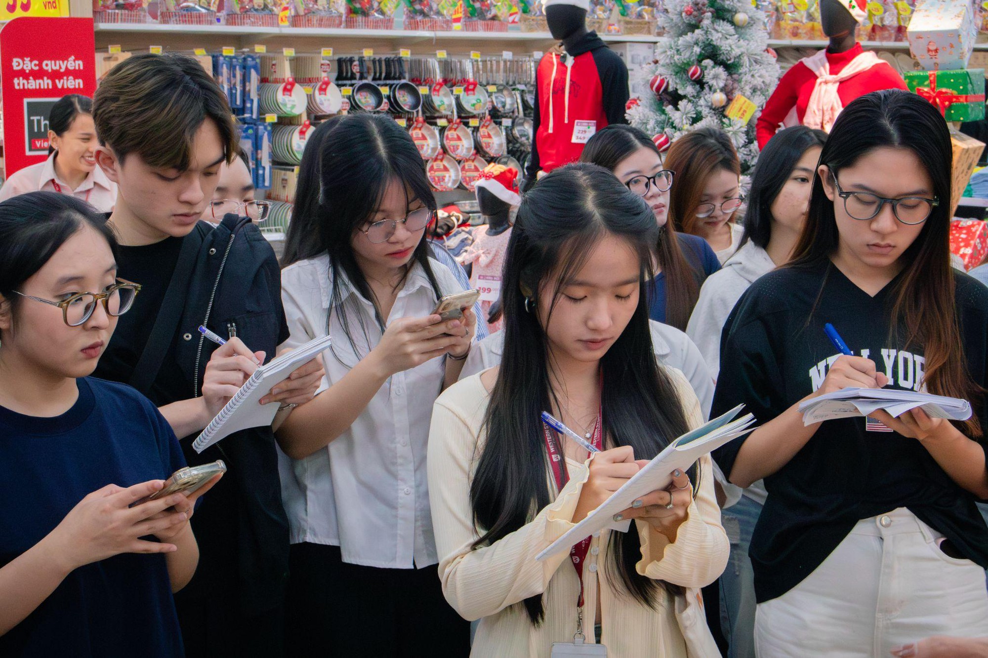 Sinh viên Western Sydney Việt Nam bắt đầu “thực nghiệm” tại Central Retail và L’Oréal- Ảnh 2.