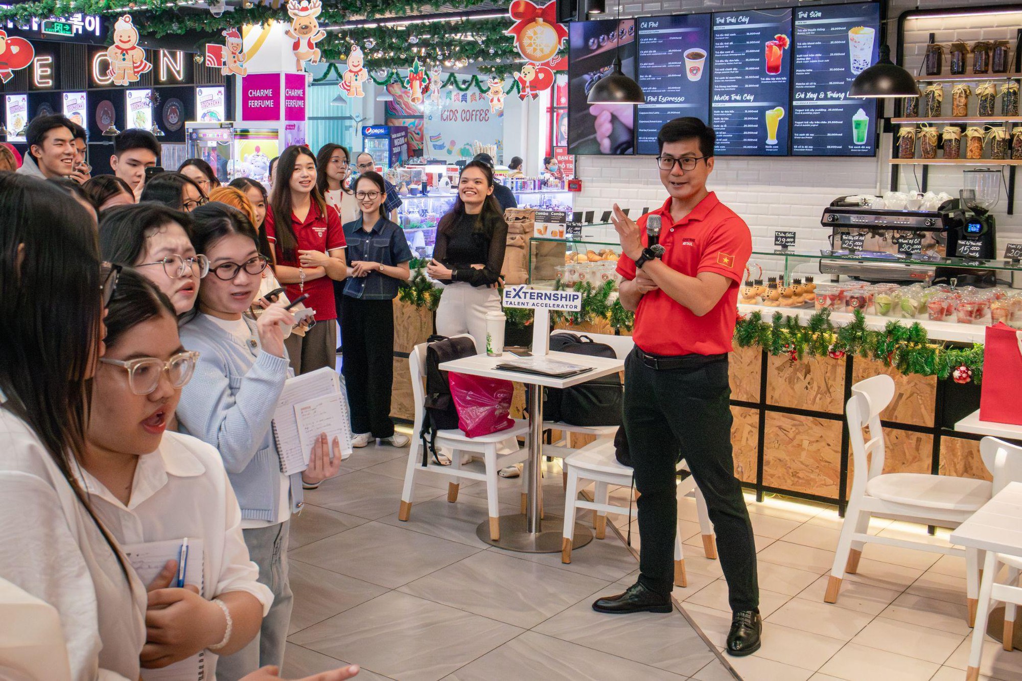 Sinh viên Western Sydney Việt Nam bắt đầu “thực nghiệm” tại Central Retail và L’Oréal- Ảnh 3.