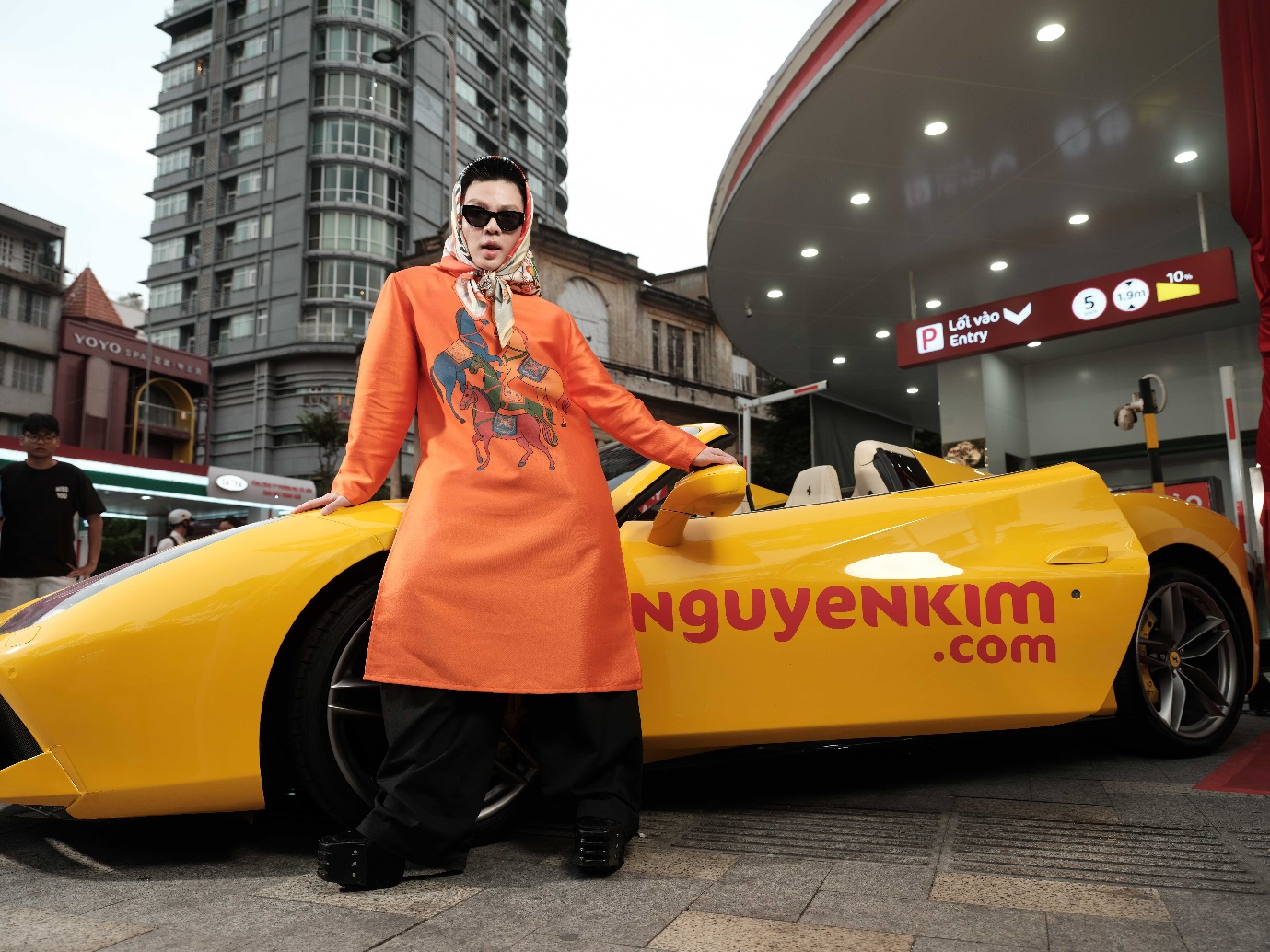 Siêu thị điện máy Nguyễn Kim “chơi lớn” với điểm check-in Tết Ngựa Thiệt Ngựa- Ảnh 3. Siêu thị điện máy Nguyễn Kim “chơi lớn” với điểm check-in Tết Ngựa Thiệt Ngựa- Ảnh 3.