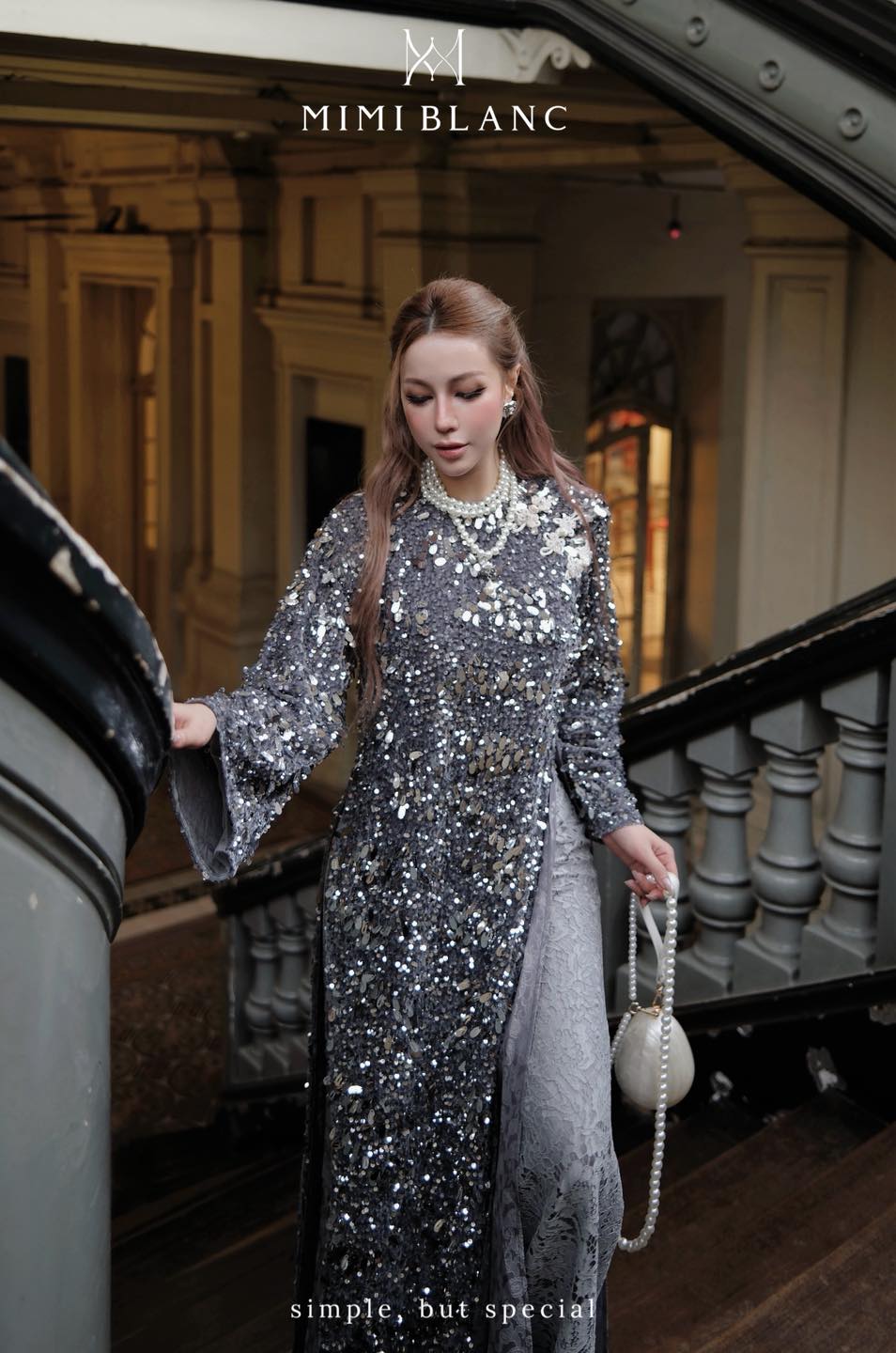 Không còn đỏ, hồng quen thuộc, áo dài Tết 2026 "bắt trend" loạt thiết kế đậm chất phú bà thời thượng- Ảnh 19. Không còn đỏ, hồng quen thuộc, áo dài Tết 2026 "bắt trend" loạt thiết kế đậm chất phú bà thời thượng- Ảnh 19.