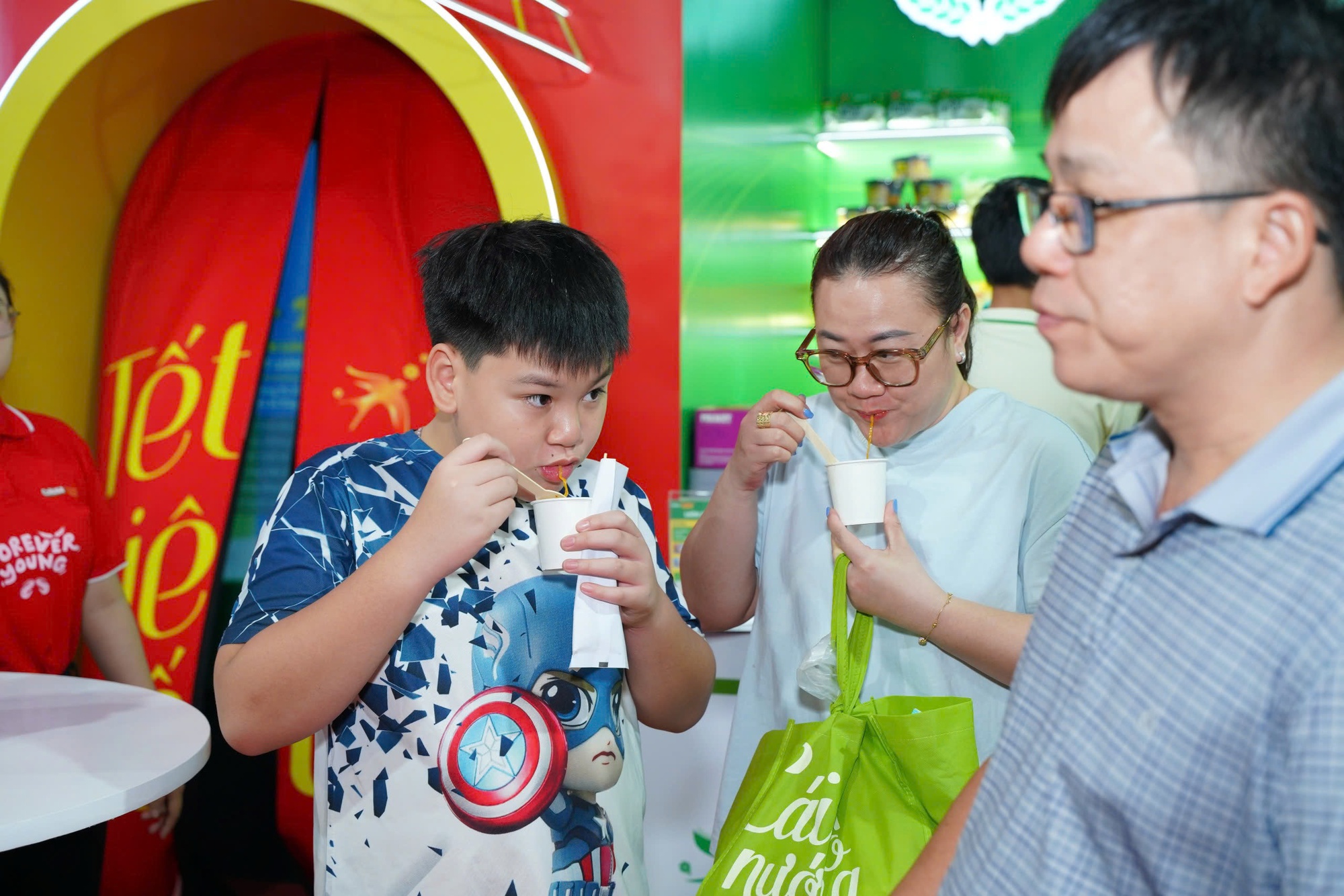 Colusa-Miliket giải bài toán làm mới thương hiệu bằng triển lãm nghệ thuật tại Hozo City Tết Fest 2025- Ảnh 4. Colusa-Miliket giải bài toán làm mới thương hiệu bằng triển lãm nghệ thuật tại Hozo City Tết Fest 2025- Ảnh 4.