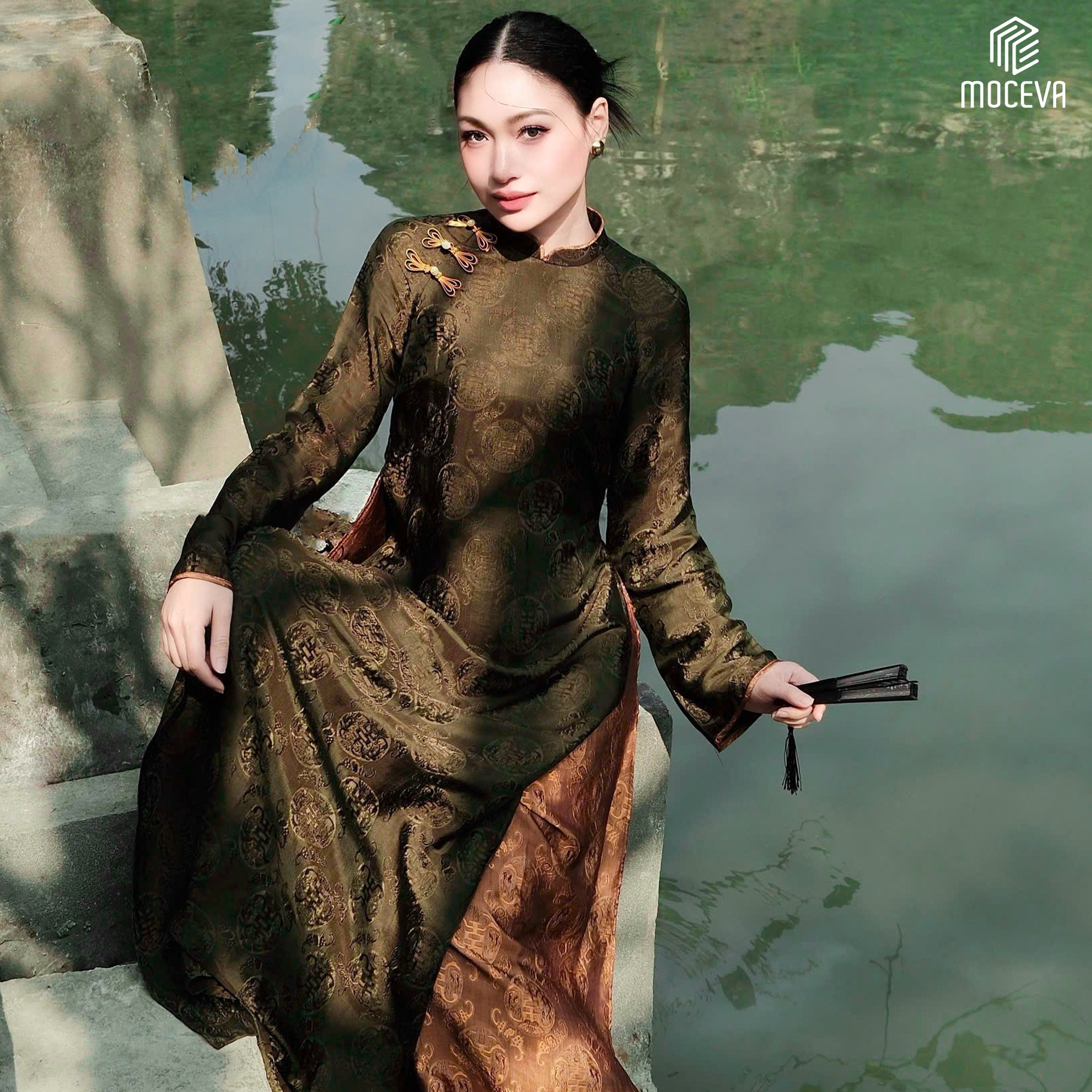 Không còn đỏ, hồng quen thuộc, áo dài Tết 2026 "bắt trend" loạt thiết kế đậm chất phú bà thời thượng- Ảnh 13. Không còn đỏ, hồng quen thuộc, áo dài Tết 2026 "bắt trend" loạt thiết kế đậm chất phú bà thời thượng- Ảnh 13.