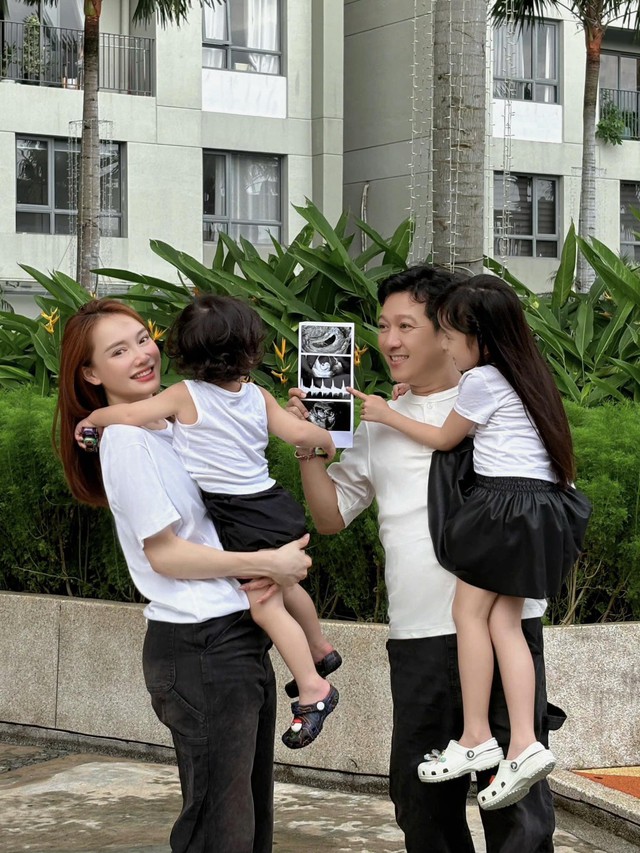 Bắt gặp Nhã Phương cận ngày lâm bồn, thái độ khi khán giả xin chụp ảnh như thế nào?- Ảnh 5. Bắt gặp Nhã Phương cận ngày lâm bồn, thái độ khi khán giả xin chụp ảnh như thế nào?- Ảnh 5.