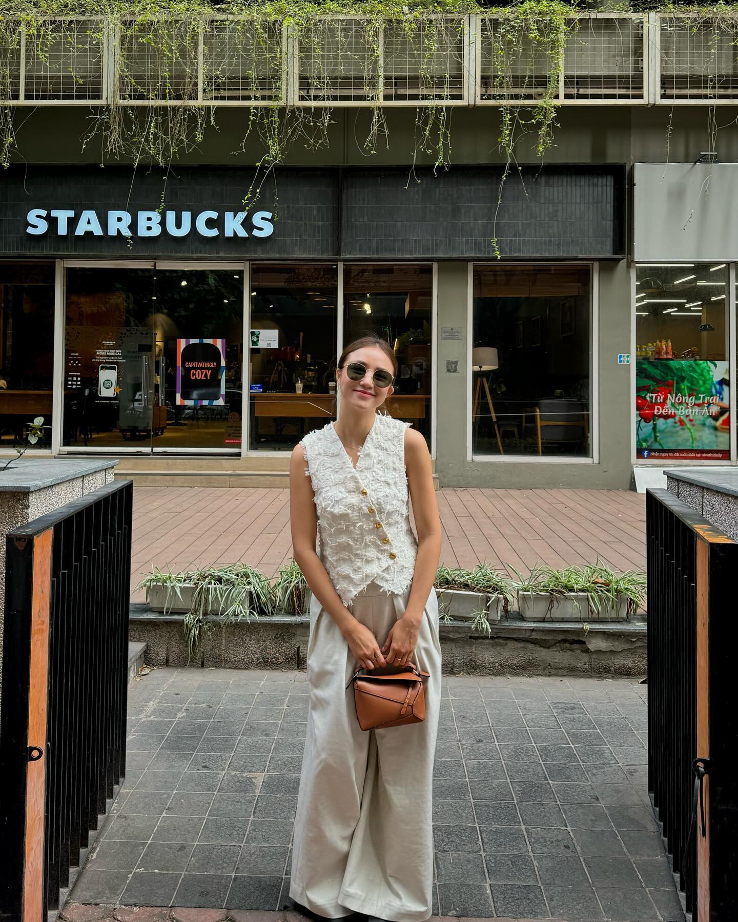 Hot mom Việt là "cao thủ" diện trang phục màu trung tính, phối đồ từ những item cơ bản mà vẫn đẹp tinh tế- Ảnh 10.