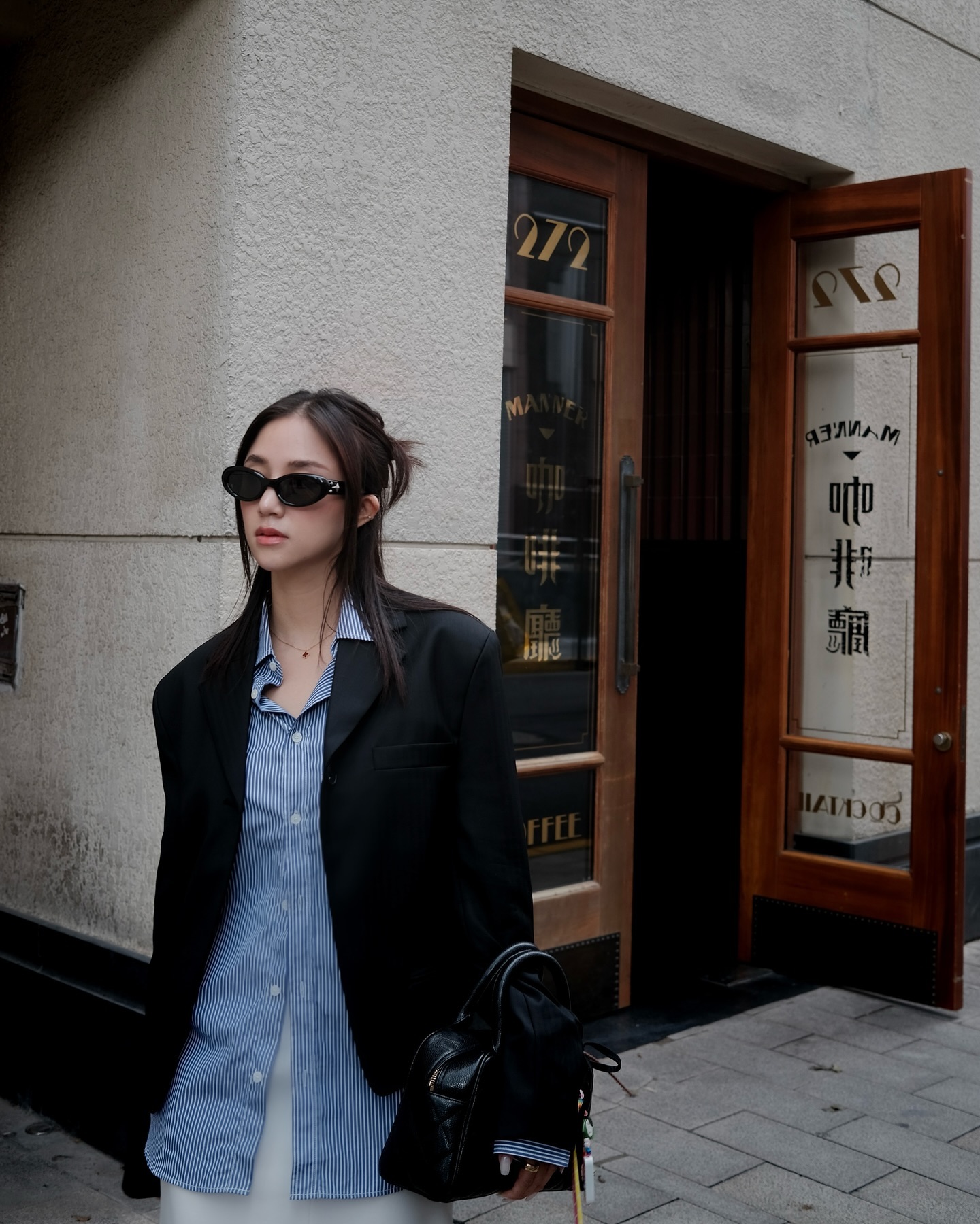 Hot mom Việt là "cao thủ" diện trang phục màu trung tính, phối đồ từ những item cơ bản mà vẫn đẹp tinh tế- Ảnh 7.