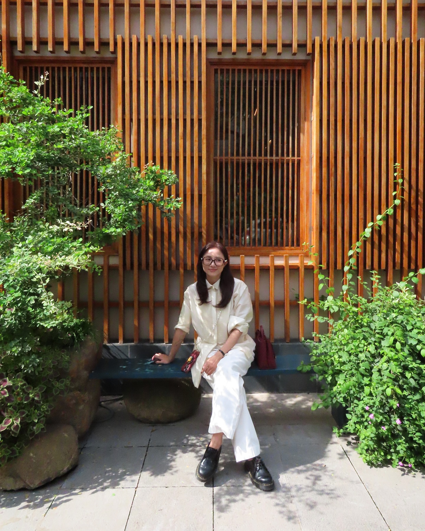 Hot mom Việt là "cao thủ" diện trang phục màu trung tính, phối đồ từ những item cơ bản mà vẫn đẹp tinh tế- Ảnh 3.