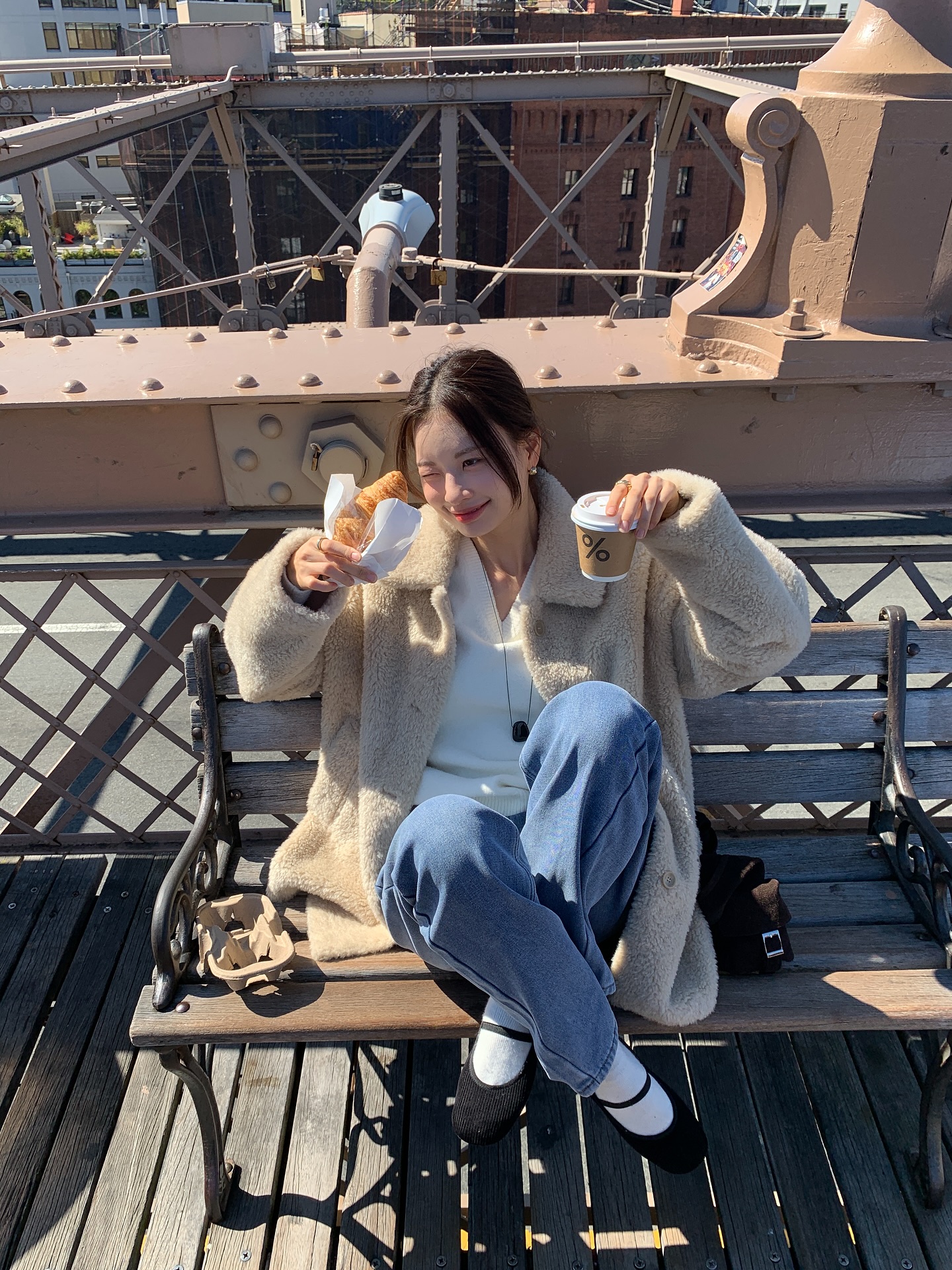 4 công thức diện đồ siêu ấm và sành điệu cho tuần rét đậm- Ảnh 10.