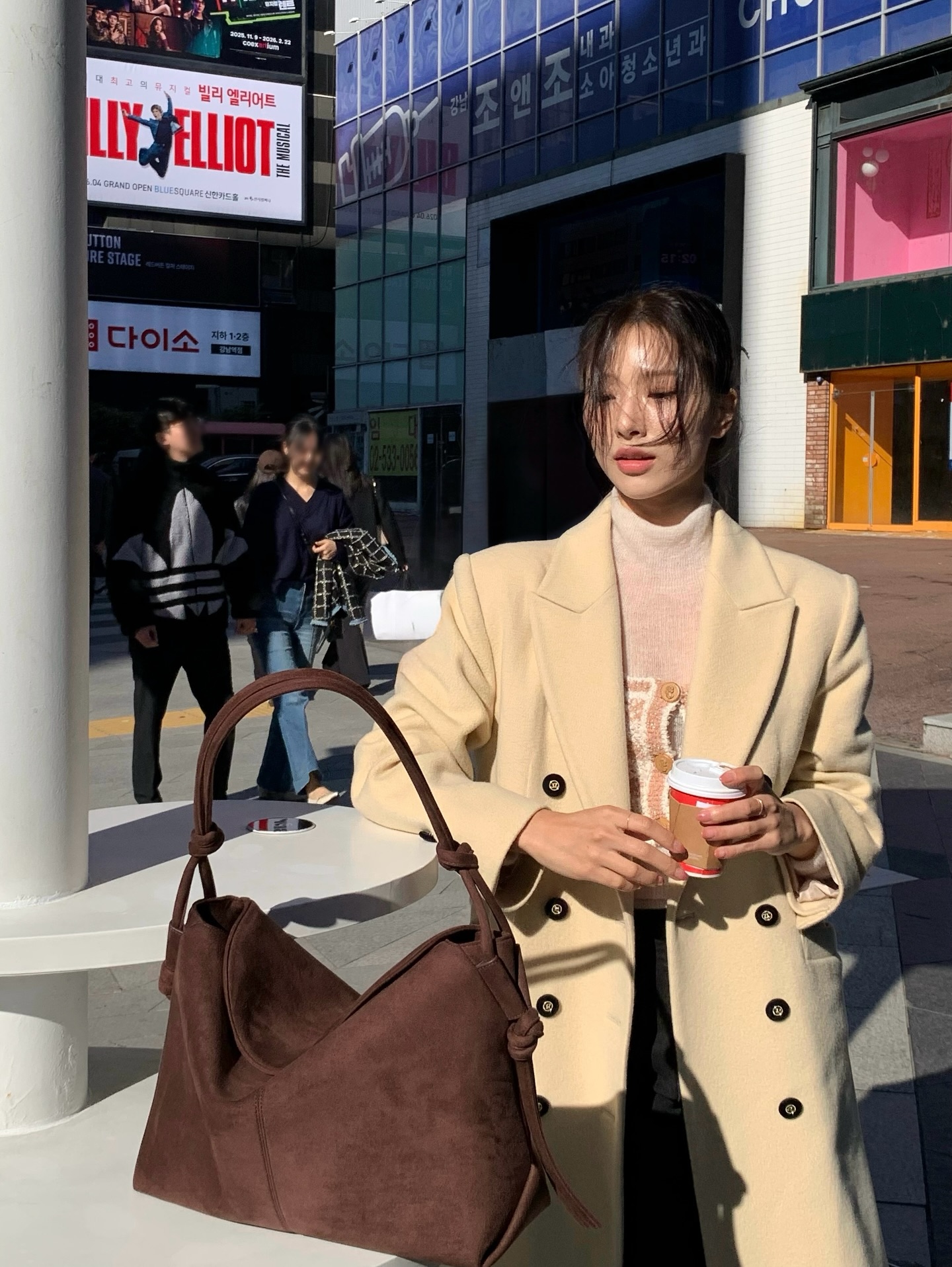 4 công thức diện đồ siêu ấm và sành điệu cho tuần rét đậm- Ảnh 5.