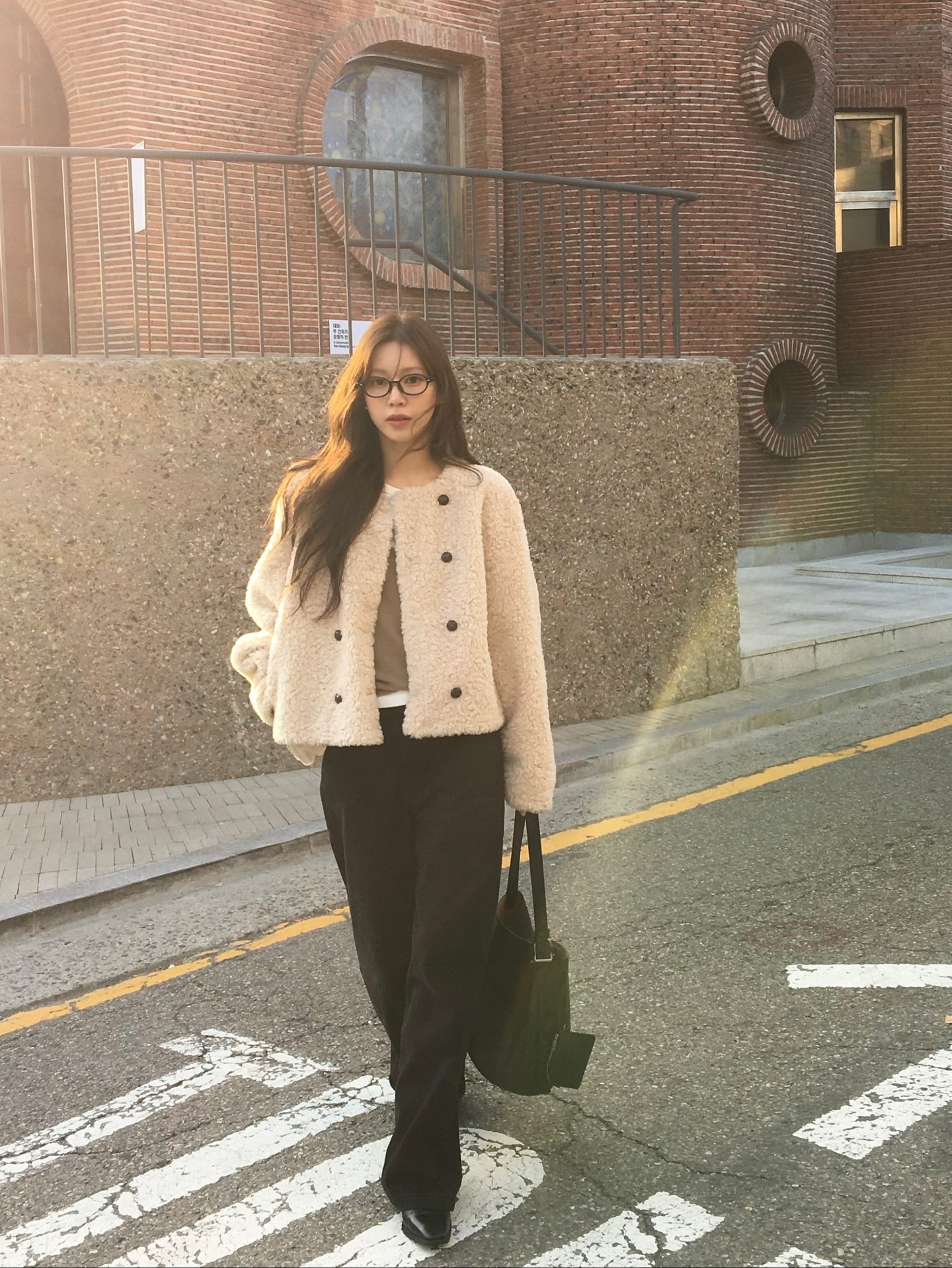 Cách đơn giản để "lên đời" phong cách trong năm 2026 chính là sắm 5 mẫu quần ống rộng đang hot nhất- Ảnh 5.