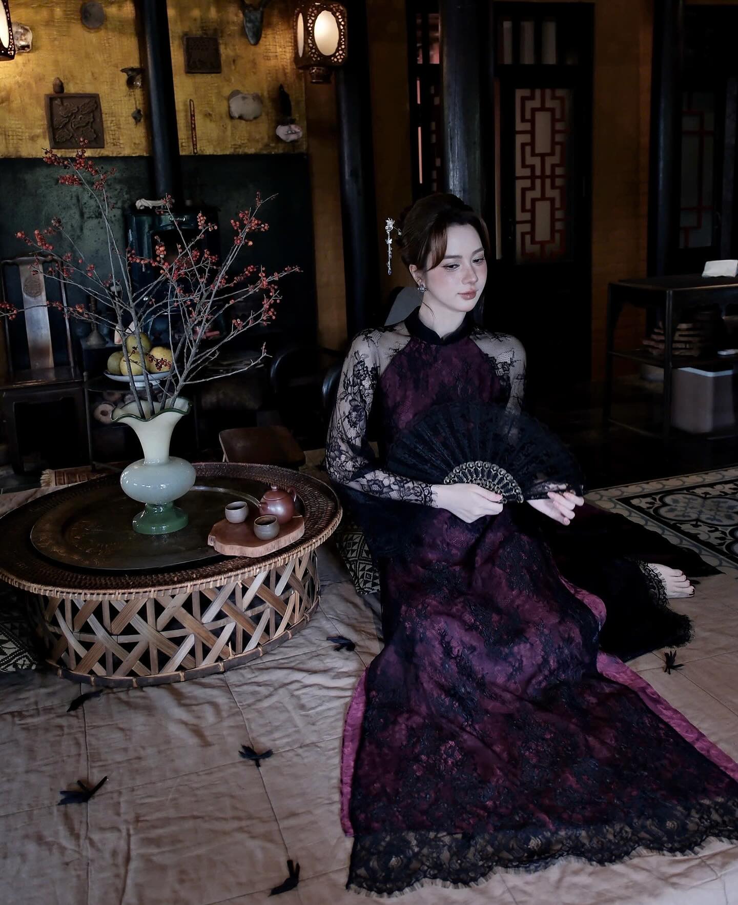 Không còn đỏ, hồng quen thuộc, áo dài Tết 2026 "bắt trend" loạt thiết kế đậm chất phú bà thời thượng- Ảnh 8. Không còn đỏ, hồng quen thuộc, áo dài Tết 2026 "bắt trend" loạt thiết kế đậm chất phú bà thời thượng- Ảnh 8.