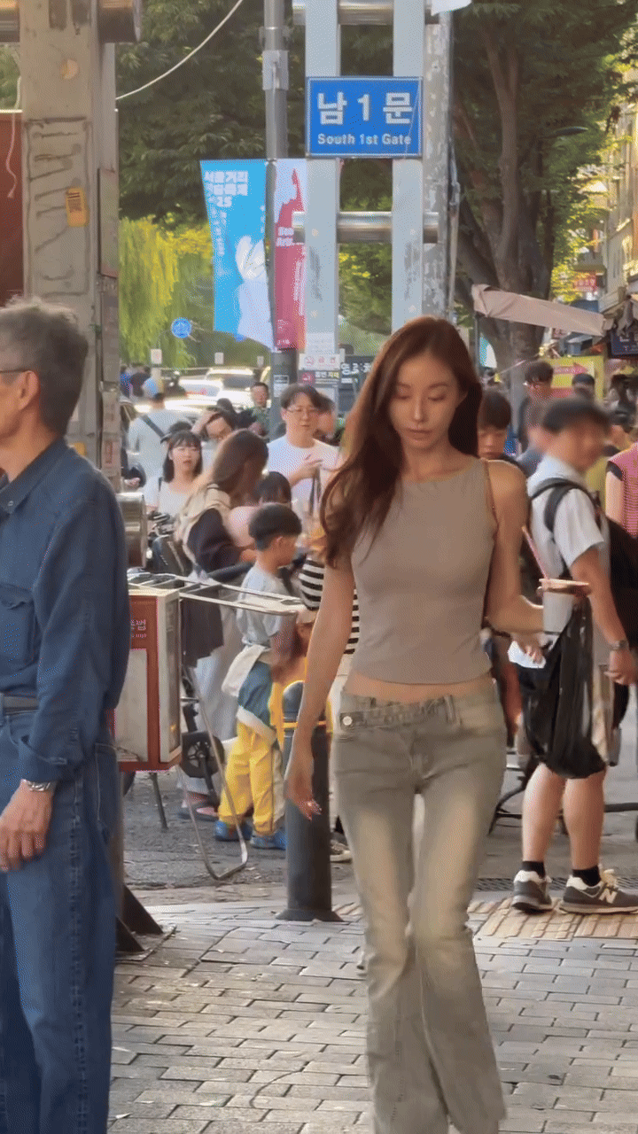 Hot girl đường phố mặc đơn giản vẫn hút hơn 16 triệu người xem là ai?- Ảnh 4.