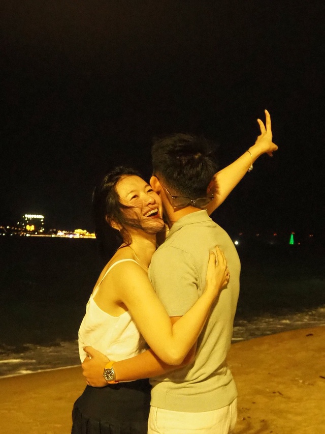 Lộ ảnh diễn viên Oanh Kiều kè kè thân mật bên Tống Đông Khuê- Ảnh 2. Lộ ảnh diễn viên Oanh Kiều kè kè thân mật bên Tống Đông Khuê- Ảnh 2.