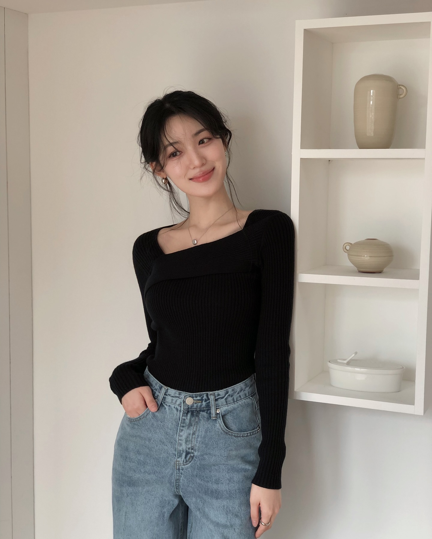 Cần phải biết ngay lúc này: Áo len mặc với 5 món thời trang sau là đẹp nhất!- Ảnh 1.