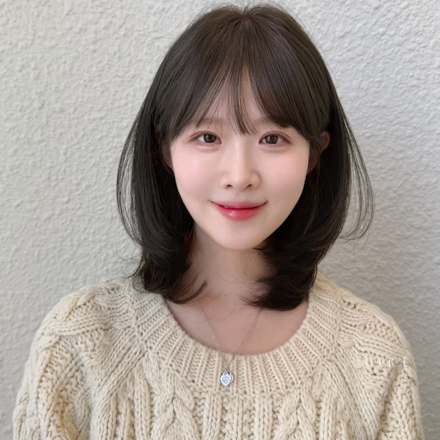 Giờ đi đâu cũng thấy tóc uốn cụp: 5 kiểu siêu nữ tính và thu gọn gương mặt, cắt chơi Tết là quá chuẩn- Ảnh 6.