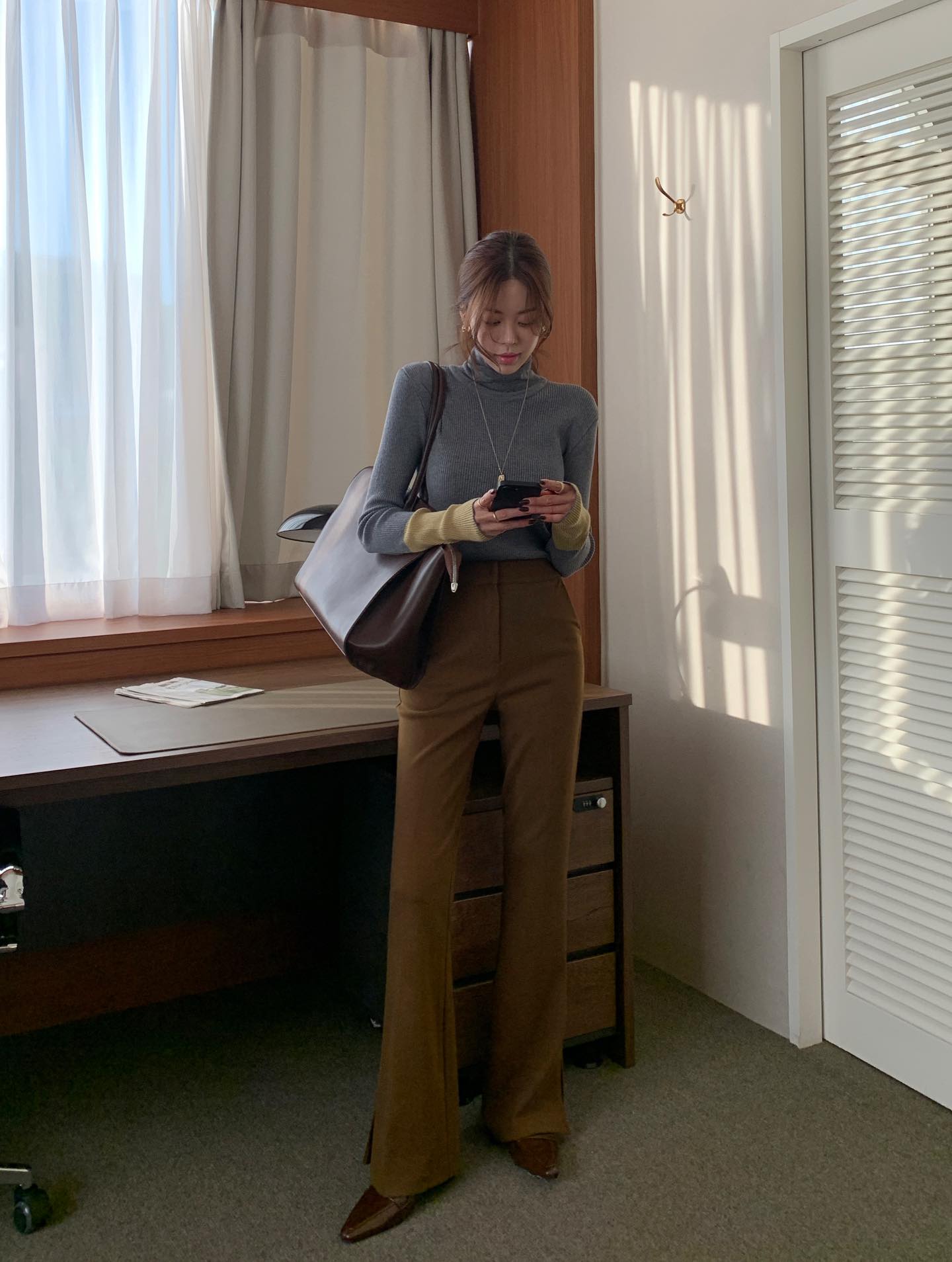 Cần phải biết ngay lúc này: Áo len mặc với 5 món thời trang sau là đẹp nhất!- Ảnh 2.