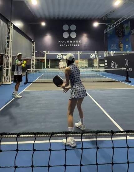 Hiền Hồ tập riêng pickleball với Quang Dương- Ảnh 1.