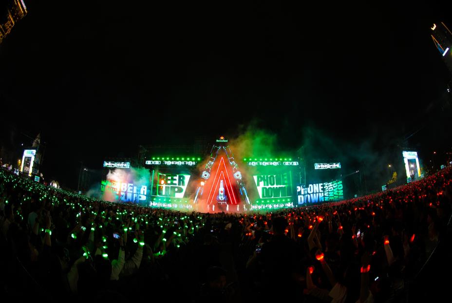 Hàng chục nghìn khán giả Hà Nội - Nha Trang mở kết nối thật với Heineken Countdown 2026- Ảnh 12. Hàng chục nghìn khán giả Hà Nội - Nha Trang mở kết nối thật với Heineken Countdown 2026- Ảnh 12.