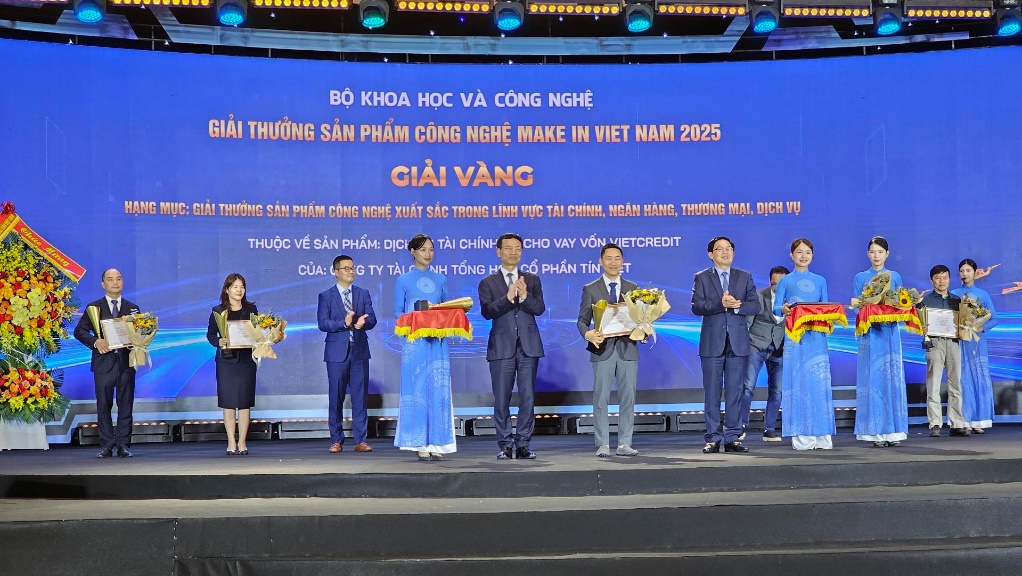 VietCredit tăng trưởng tích cực trong 2025, nhận Giải Vàng Make in Viet Nam- Ảnh 3. VietCredit tăng trưởng tích cực trong 2025, nhận Giải Vàng Make in Viet Nam- Ảnh 3.