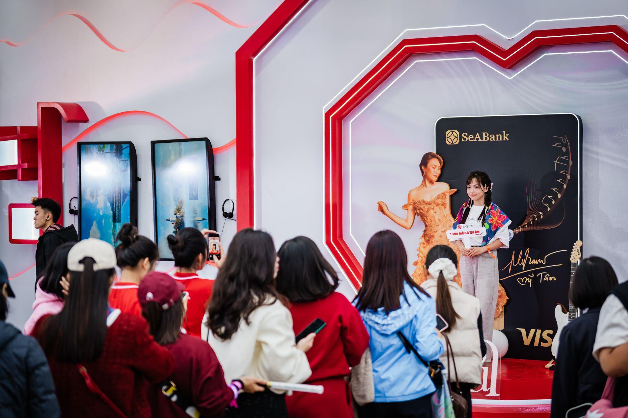 Thẻ SeASoul kết nối 40.000 khán giả tại See The Light- Ảnh 2.