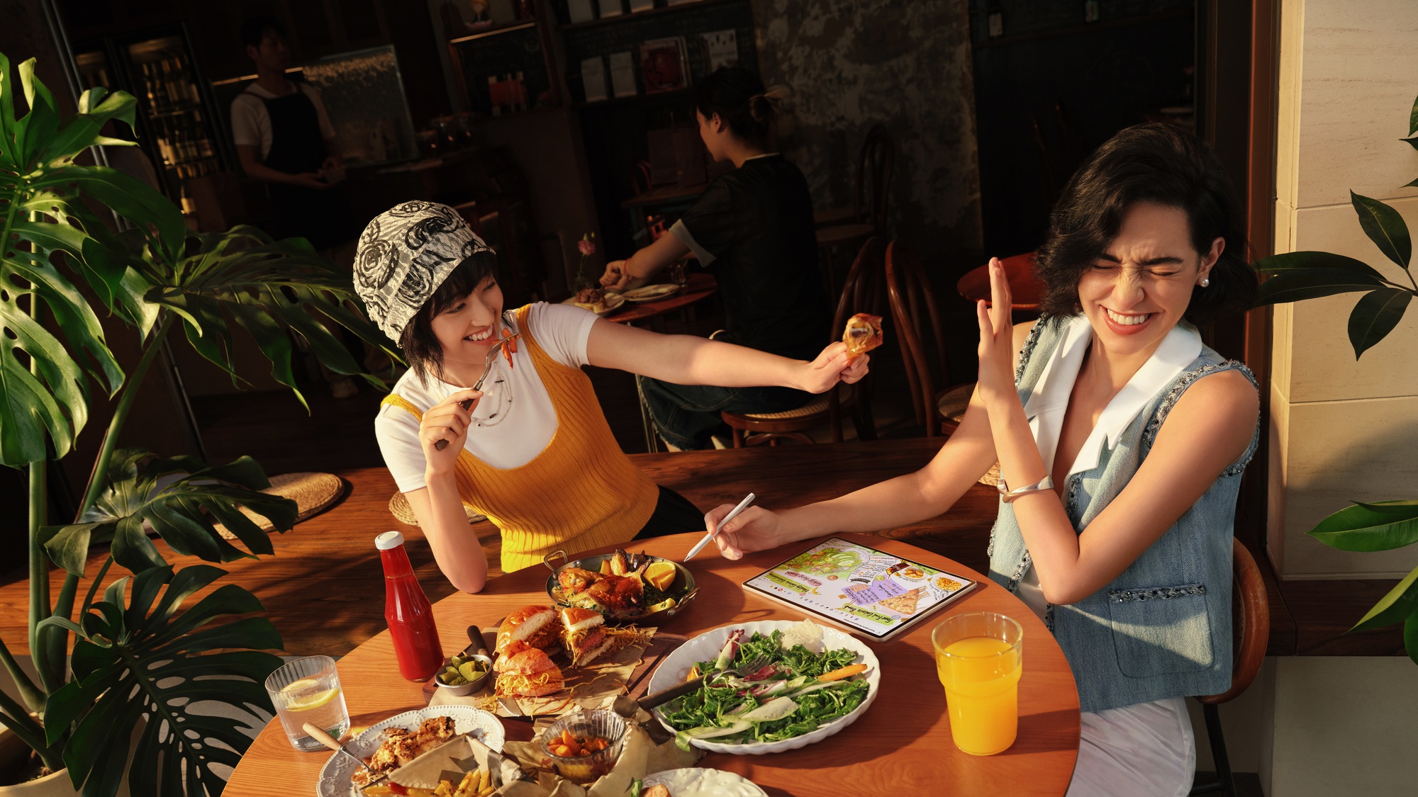 Ra mắt mẫu máy tính bảng mỏng nhẹ nhất của mình tại Việt Nam, Huawei hướng đến người dùng trẻ- Ảnh 2. Ra mắt mẫu máy tính bảng mỏng nhẹ nhất của mình tại Việt Nam, Huawei hướng đến người dùng trẻ- Ảnh 2.