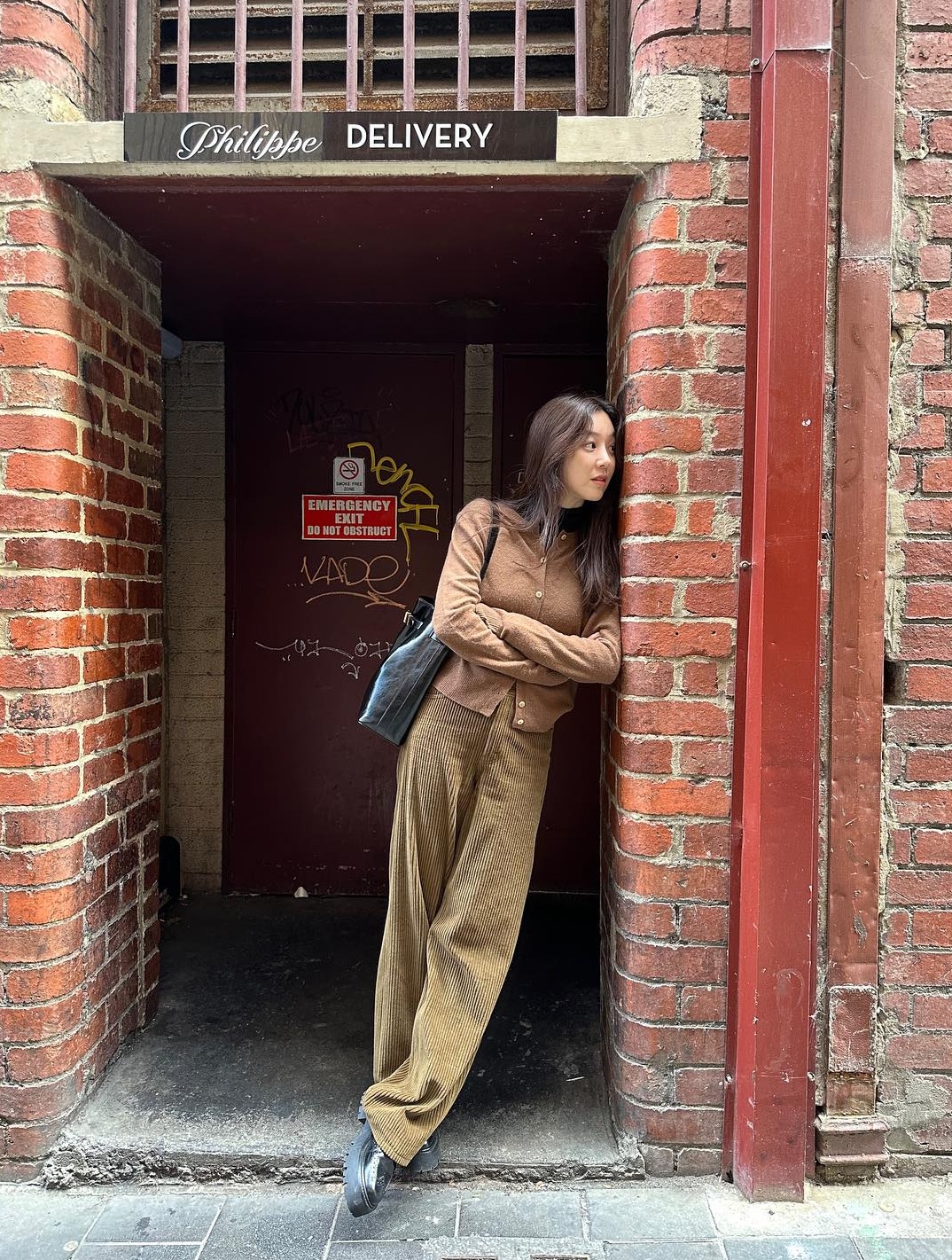 Phụ nữ trên 40 tuổi chỉ cần biết đúng 4 cách mặc áo len là sành điệu mọi lúc- Ảnh 8. Phụ nữ trên 40 tuổi chỉ cần biết đúng 4 cách mặc áo len là sành điệu mọi lúc- Ảnh 8.