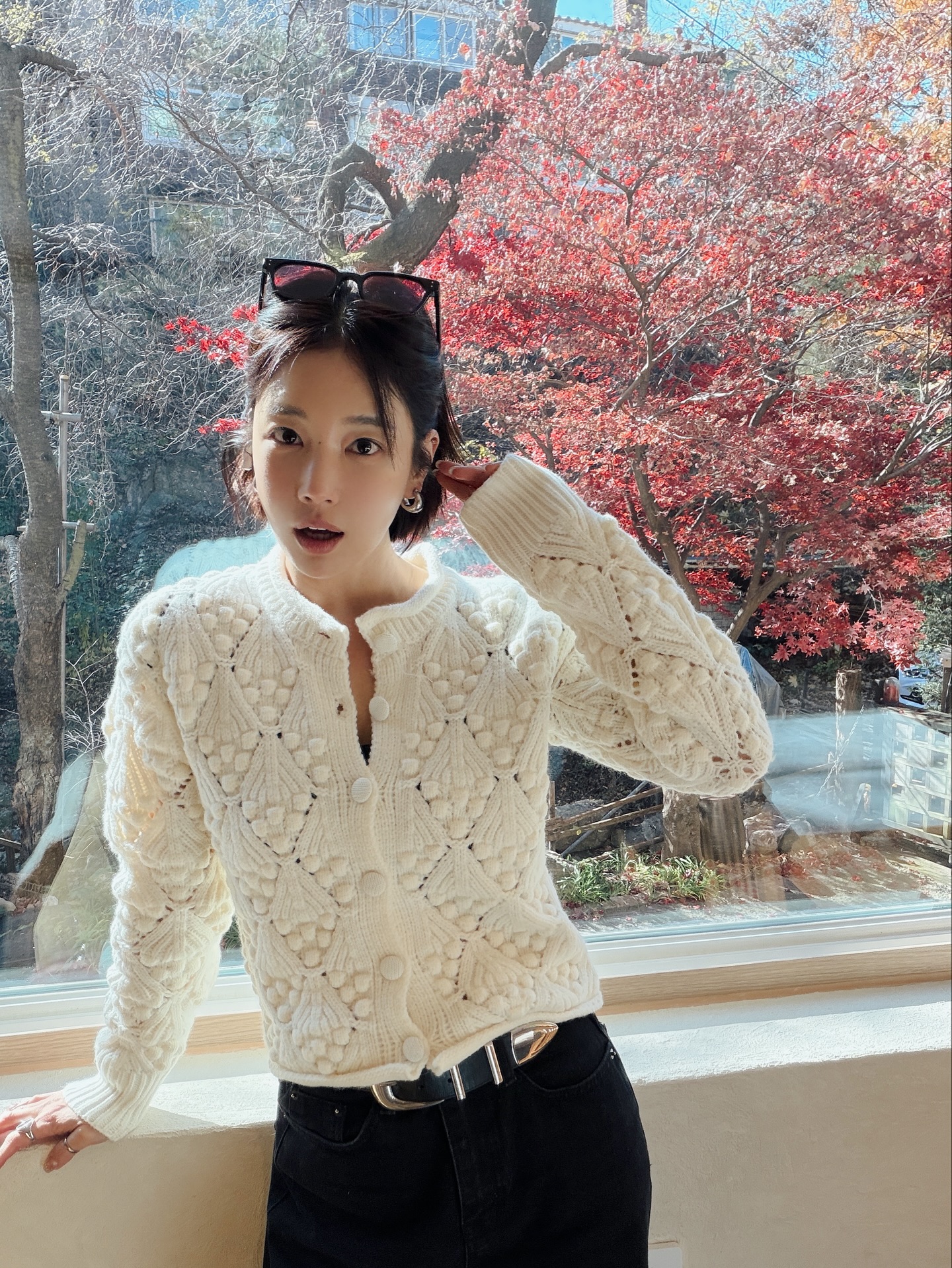 Phụ nữ trên 40 tuổi chỉ cần biết đúng 4 cách mặc áo len là sành điệu mọi lúc- Ảnh 6. Phụ nữ trên 40 tuổi chỉ cần biết đúng 4 cách mặc áo len là sành điệu mọi lúc- Ảnh 6.