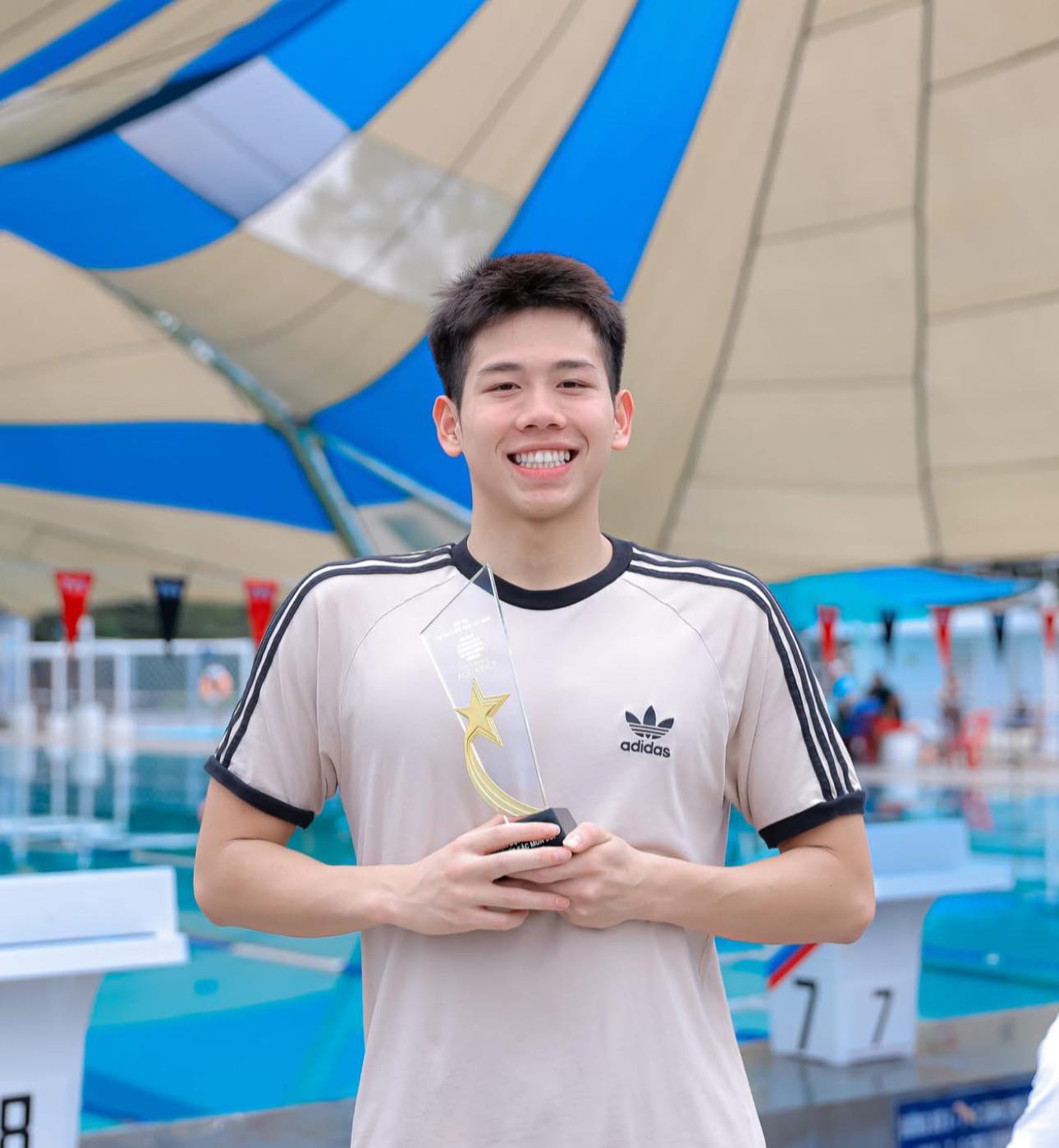 Viral loạt ảnh đời thường của Quang Thuấn - nam thần bơi lội thế hệ mới, 19 tuổi được thăng quân hàm gây sốt MXH- Ảnh 18.