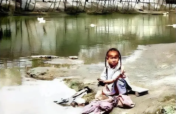 16 ảnh gây ngỡ ngàng cuối nhà Thanh: Bé gái làm con dâu từ 4 tuổi, thiếu nữ luyện võ trái ngược phim ảnh- Ảnh 3.