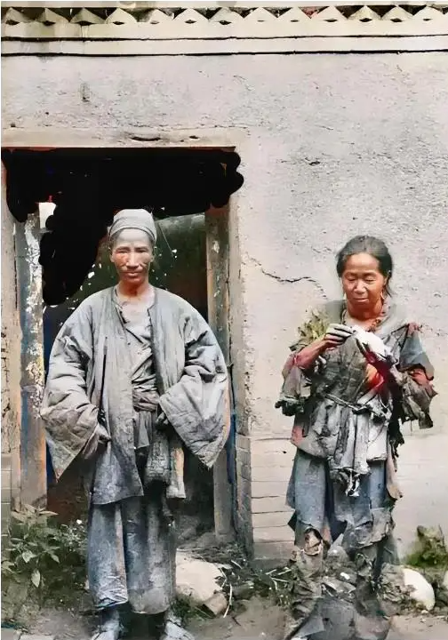 16 ảnh gây ngỡ ngàng cuối nhà Thanh: Bé gái làm con dâu từ 4 tuổi, thiếu nữ luyện võ trái ngược phim ảnh- Ảnh 4.