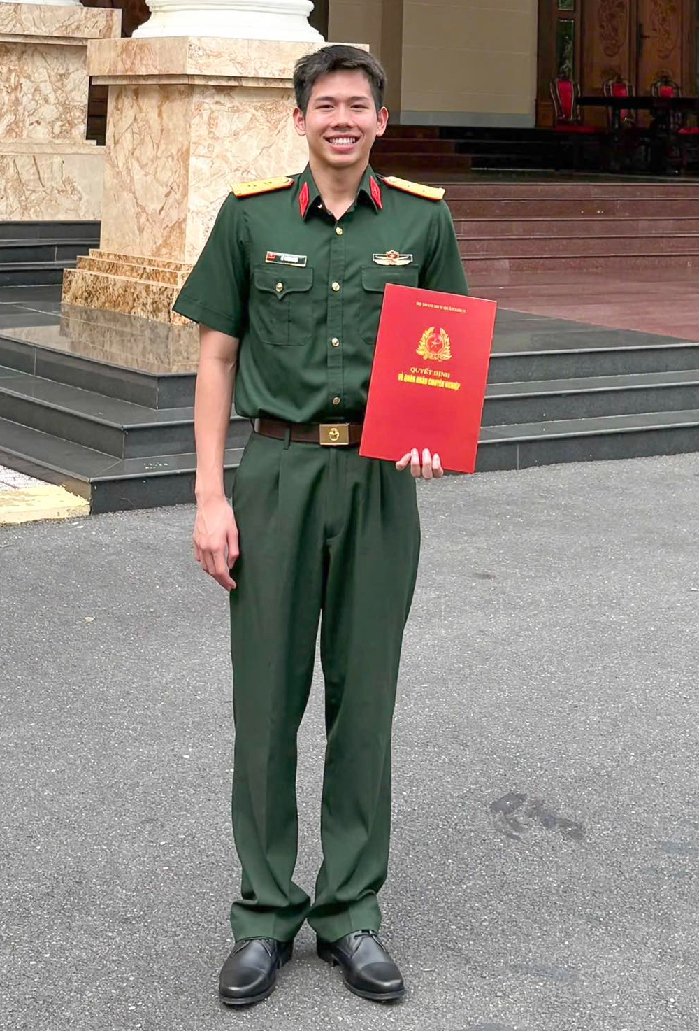 Viral loạt ảnh đời thường của Quang Thuấn - nam thần bơi lội thế hệ mới, 19 tuổi được thăng quân hàm gây sốt MXH- Ảnh 1.