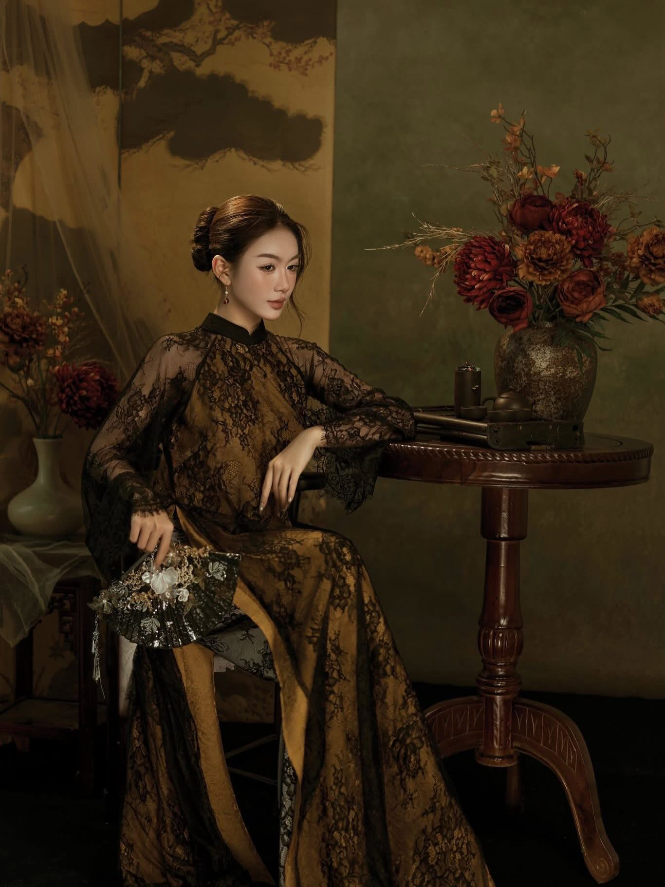 Vì sao áo dài ren được dự đoán là “át chủ bài” mùa Tết 2026?- Ảnh 1. Vì sao áo dài ren được dự đoán là “át chủ bài” mùa Tết 2026?- Ảnh 1.