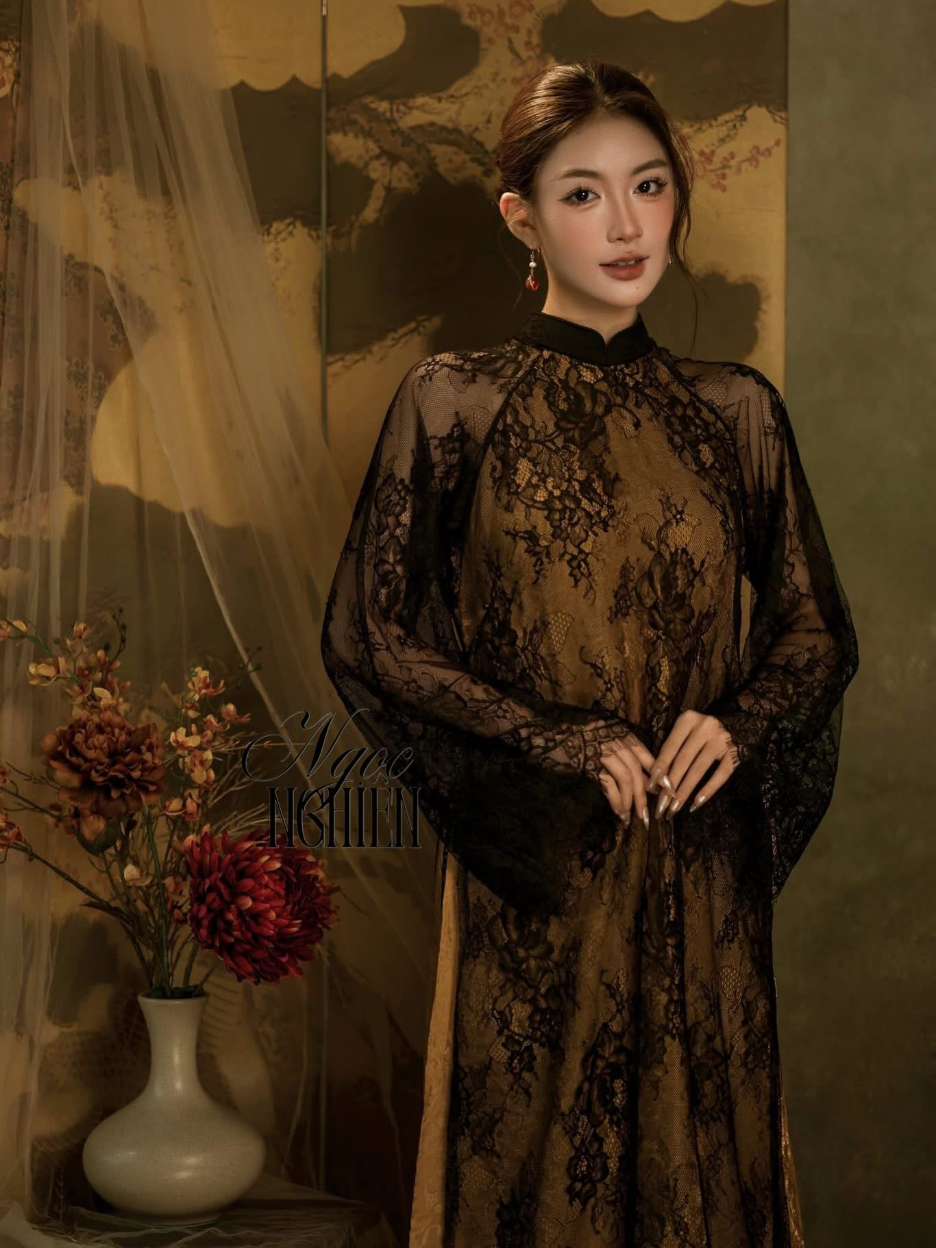 Vì sao áo dài ren được dự đoán là “át chủ bài” mùa Tết 2026?- Ảnh 2. Vì sao áo dài ren được dự đoán là “át chủ bài” mùa Tết 2026?- Ảnh 2.