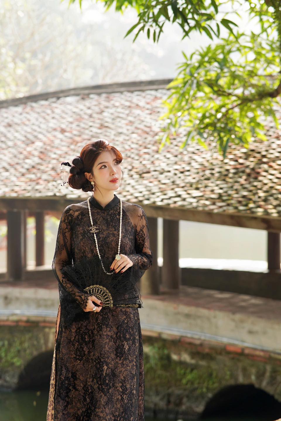 Vì sao áo dài ren được dự đoán là “át chủ bài” mùa Tết 2026?- Ảnh 4. Vì sao áo dài ren được dự đoán là “át chủ bài” mùa Tết 2026?- Ảnh 4.